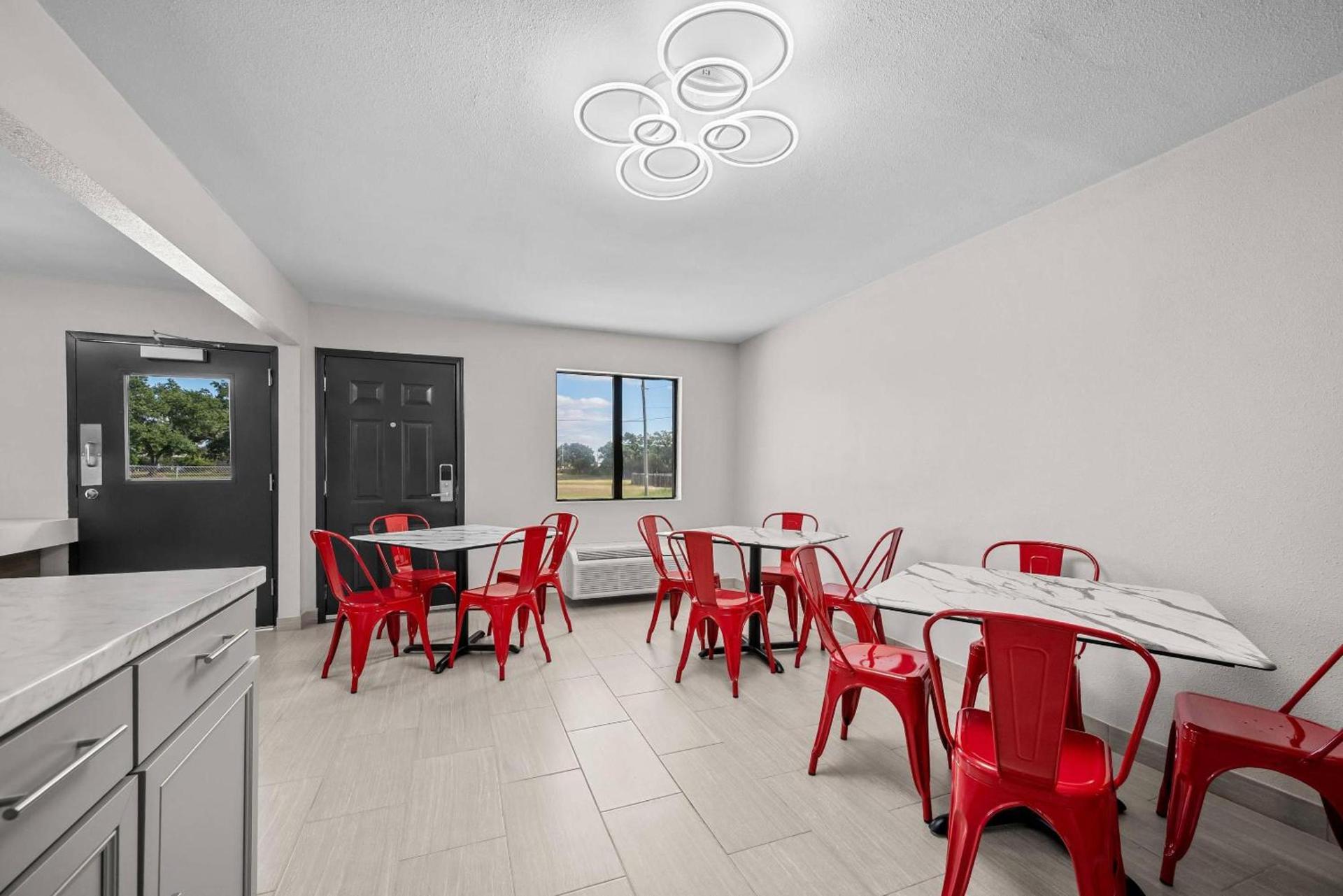 Econo Lodge Biloxi Beach photo 4