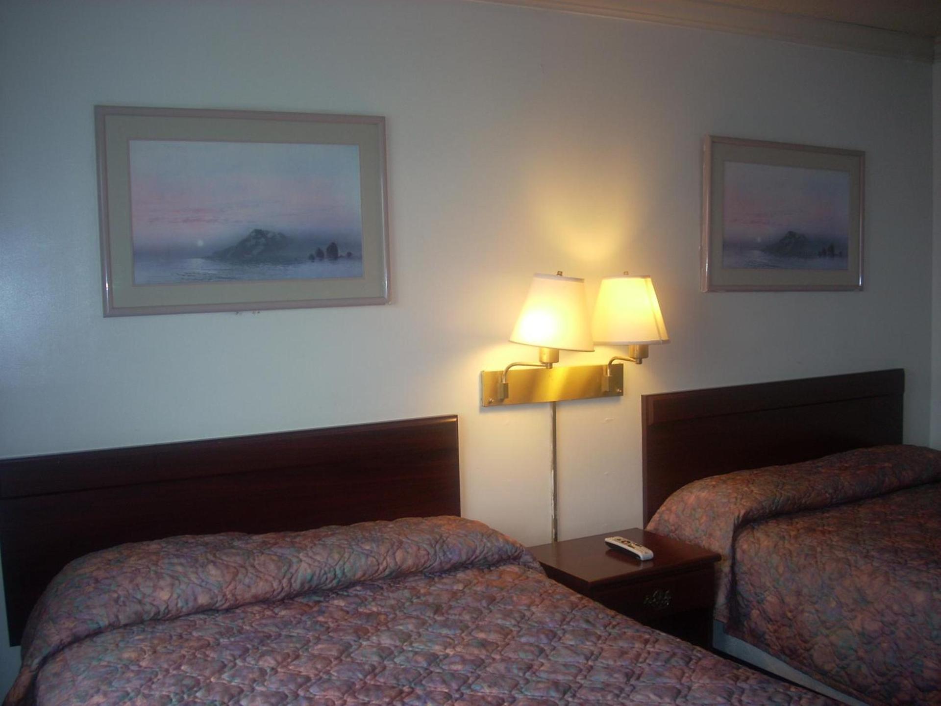 Economy Inn Seaside photo 17