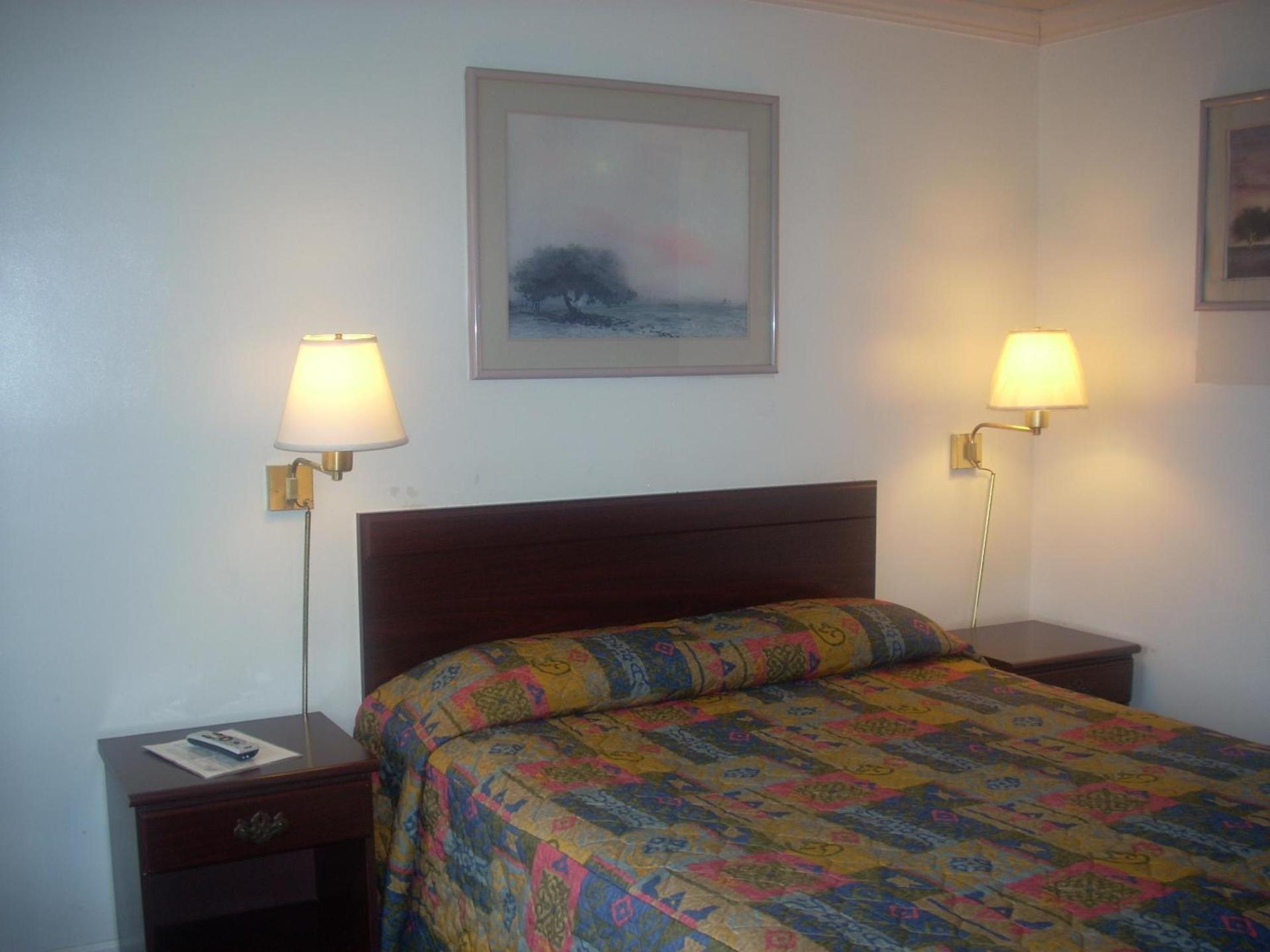 Economy Inn Seaside photo 10