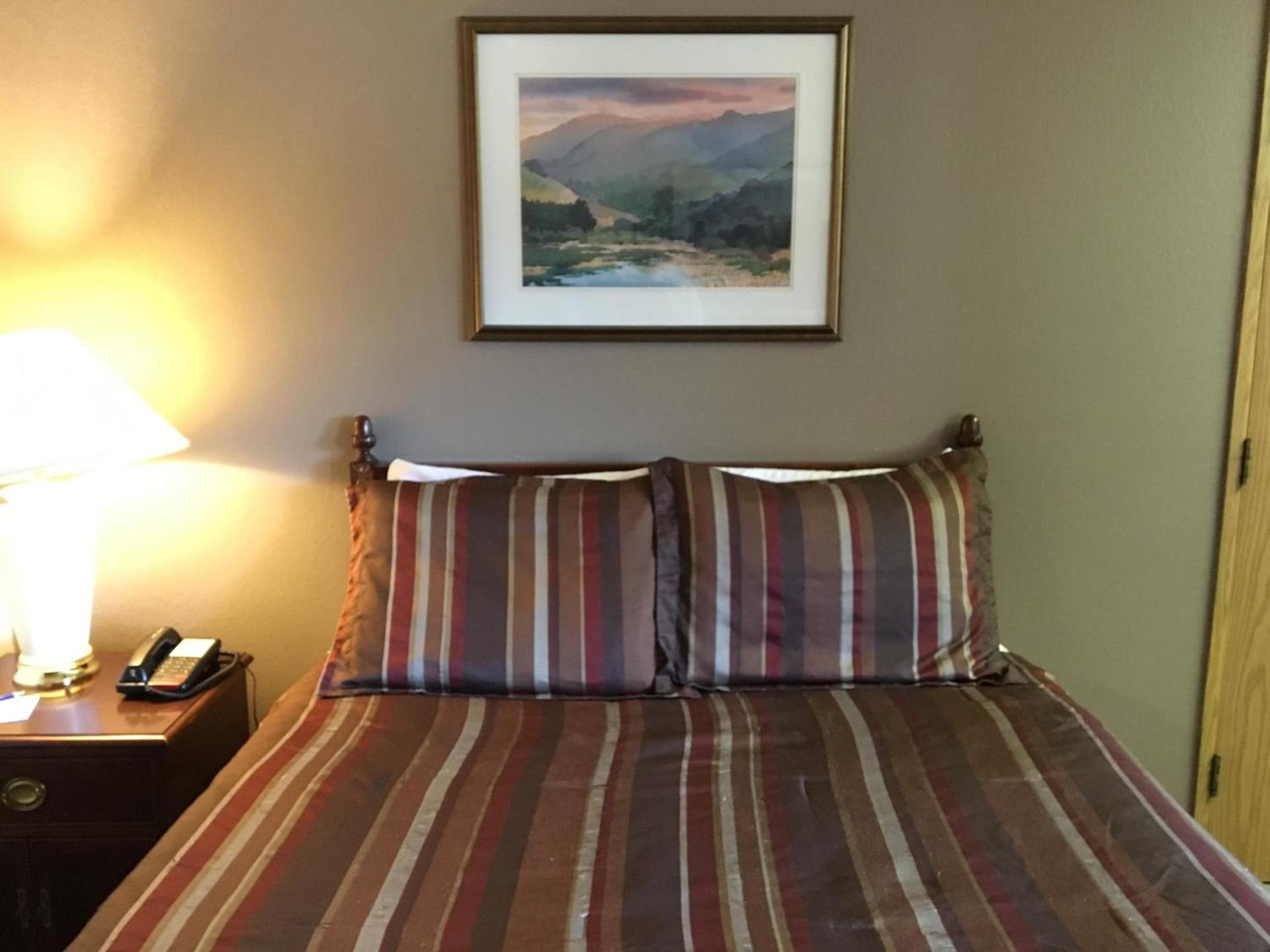 Timber Lodge Inn photo 10