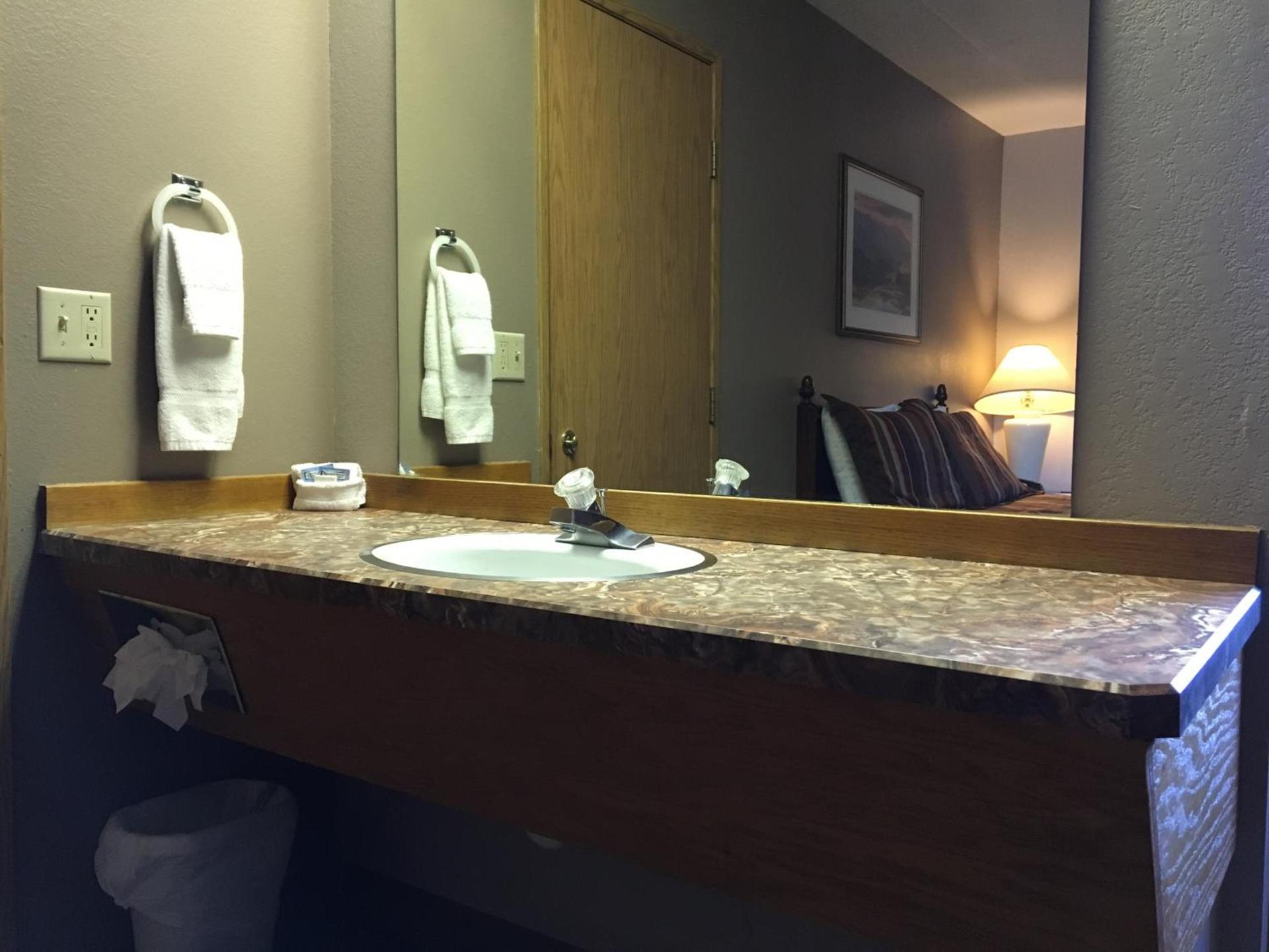 Timber Lodge Inn photo 11