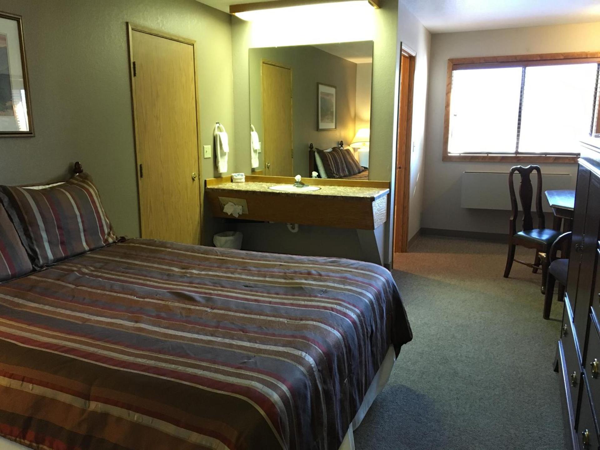 Timber Lodge Inn photo 12