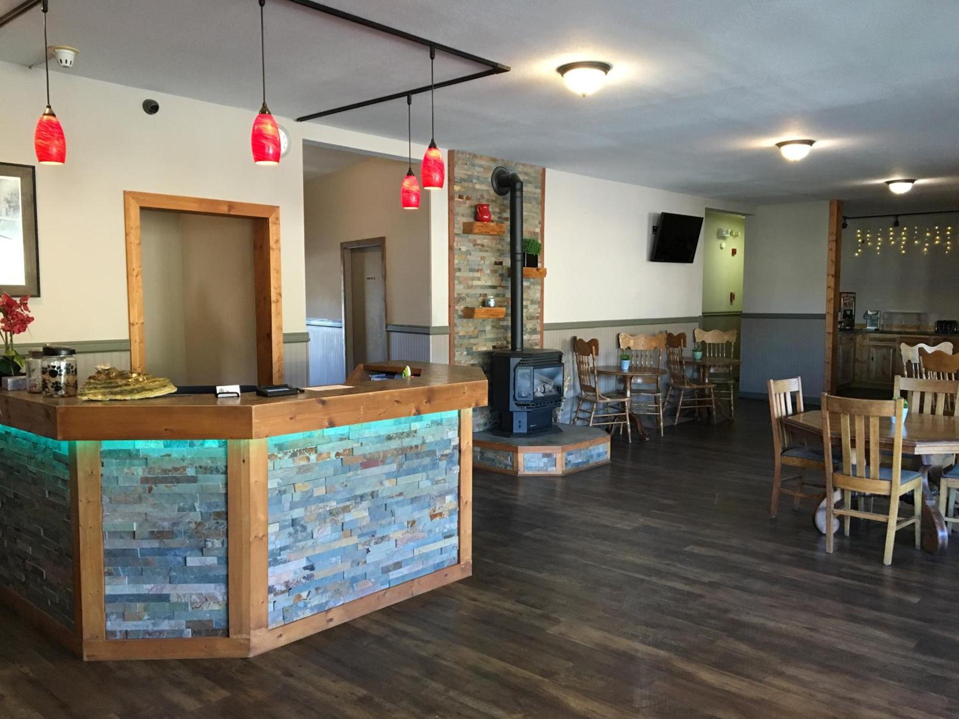 Timber Lodge Inn photo 14