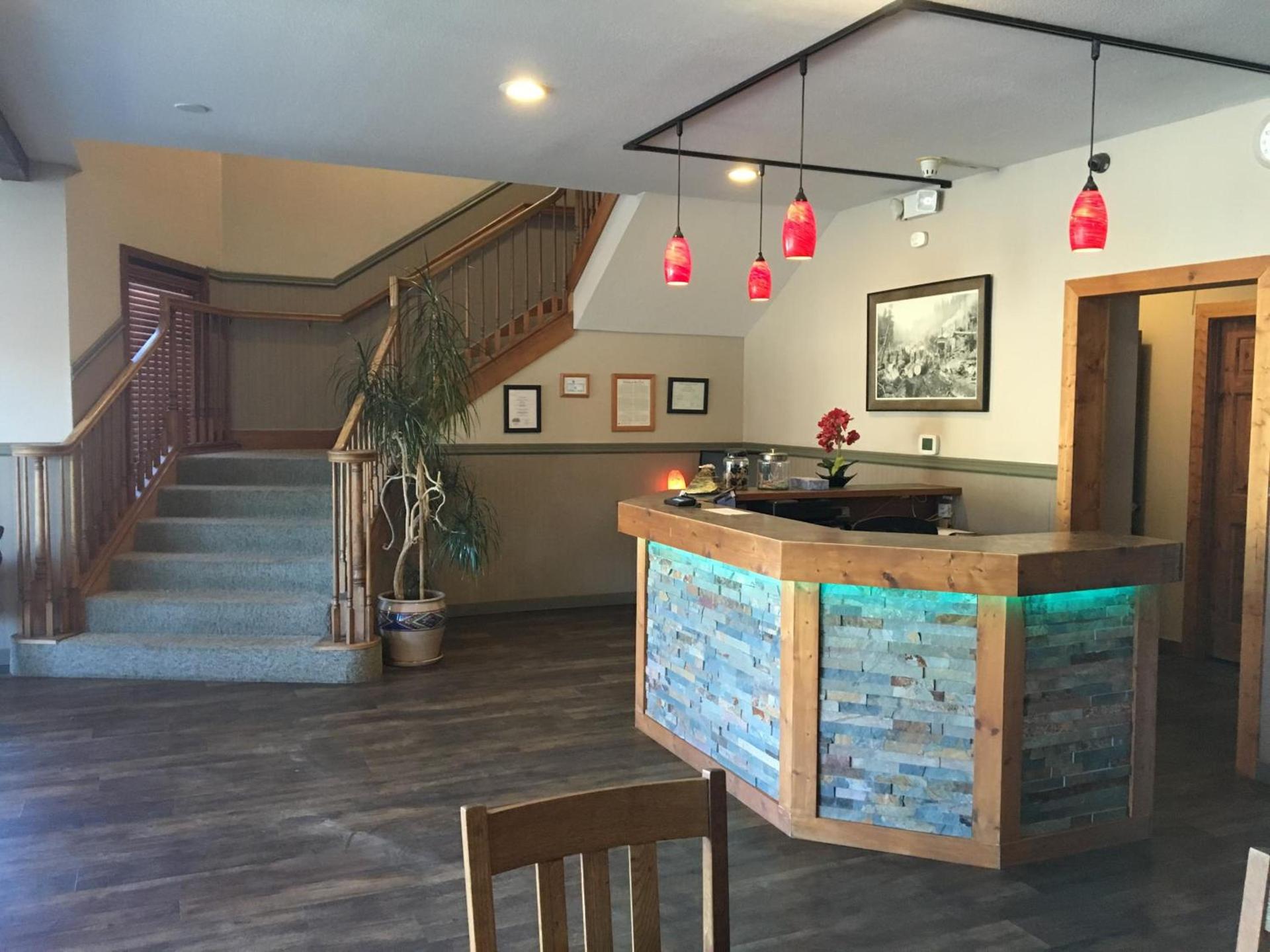 Timber Lodge Inn photo 18