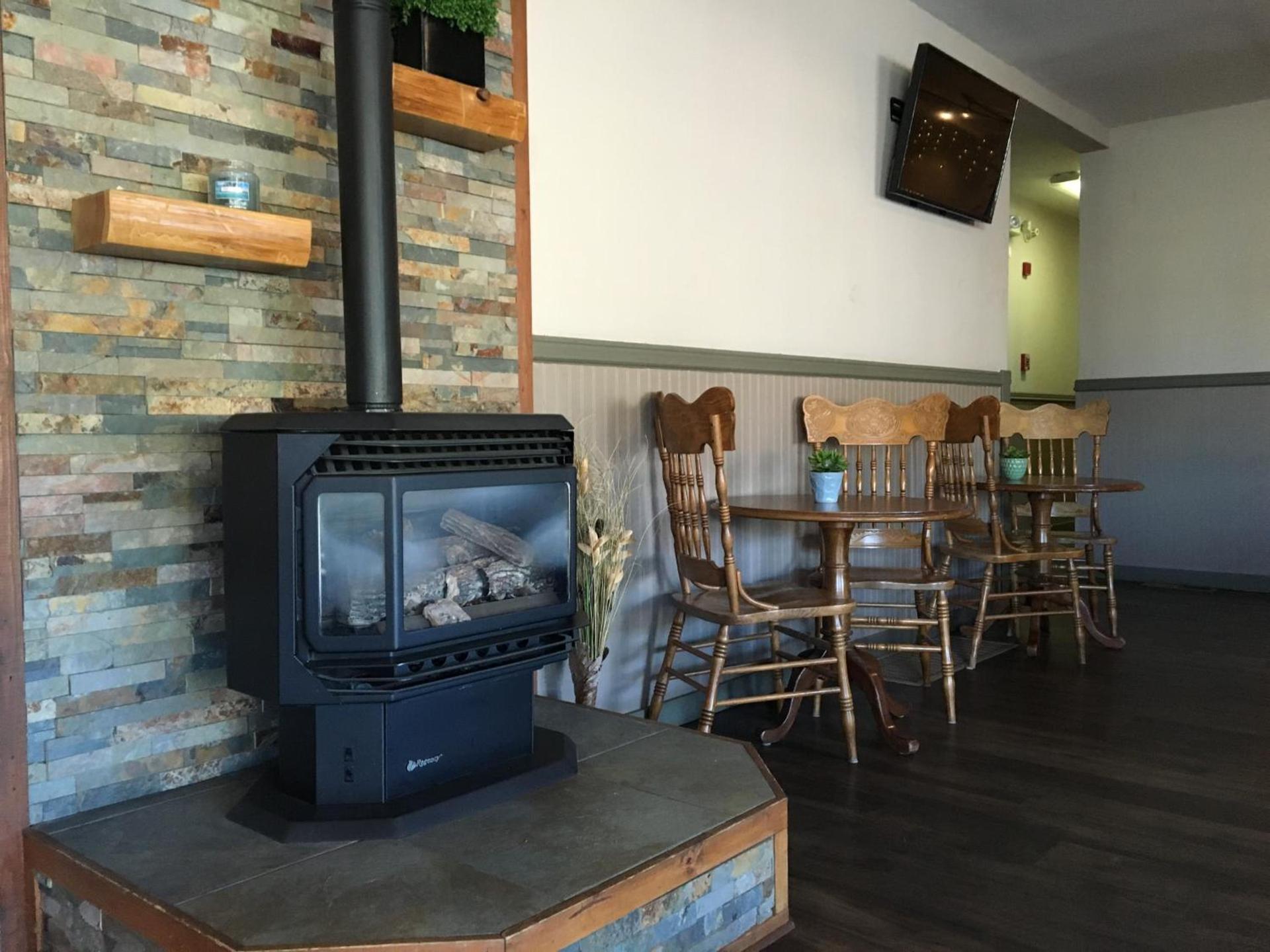 Timber Lodge Inn photo 38