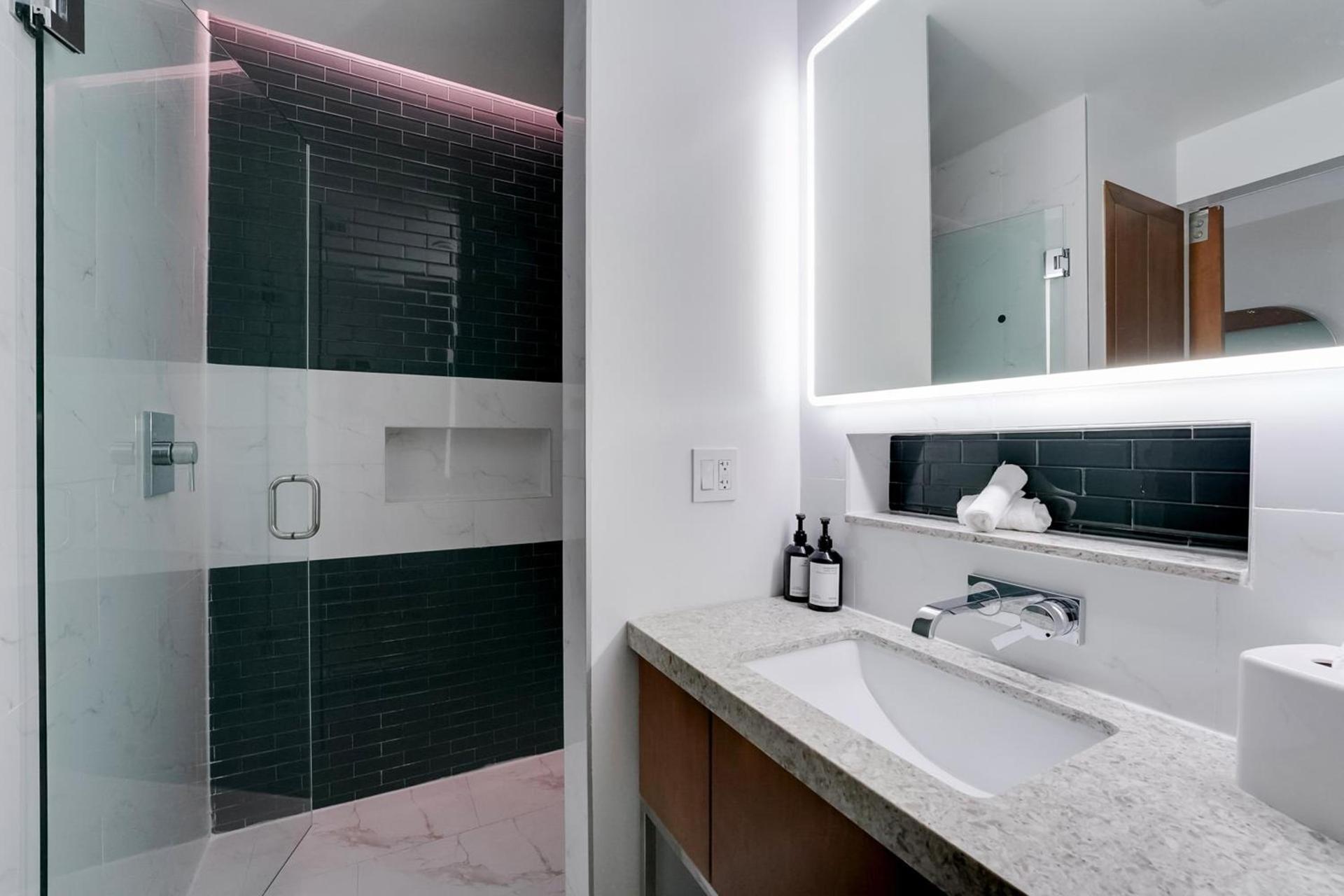 CIRC Hotel By Hosteeva photo 12