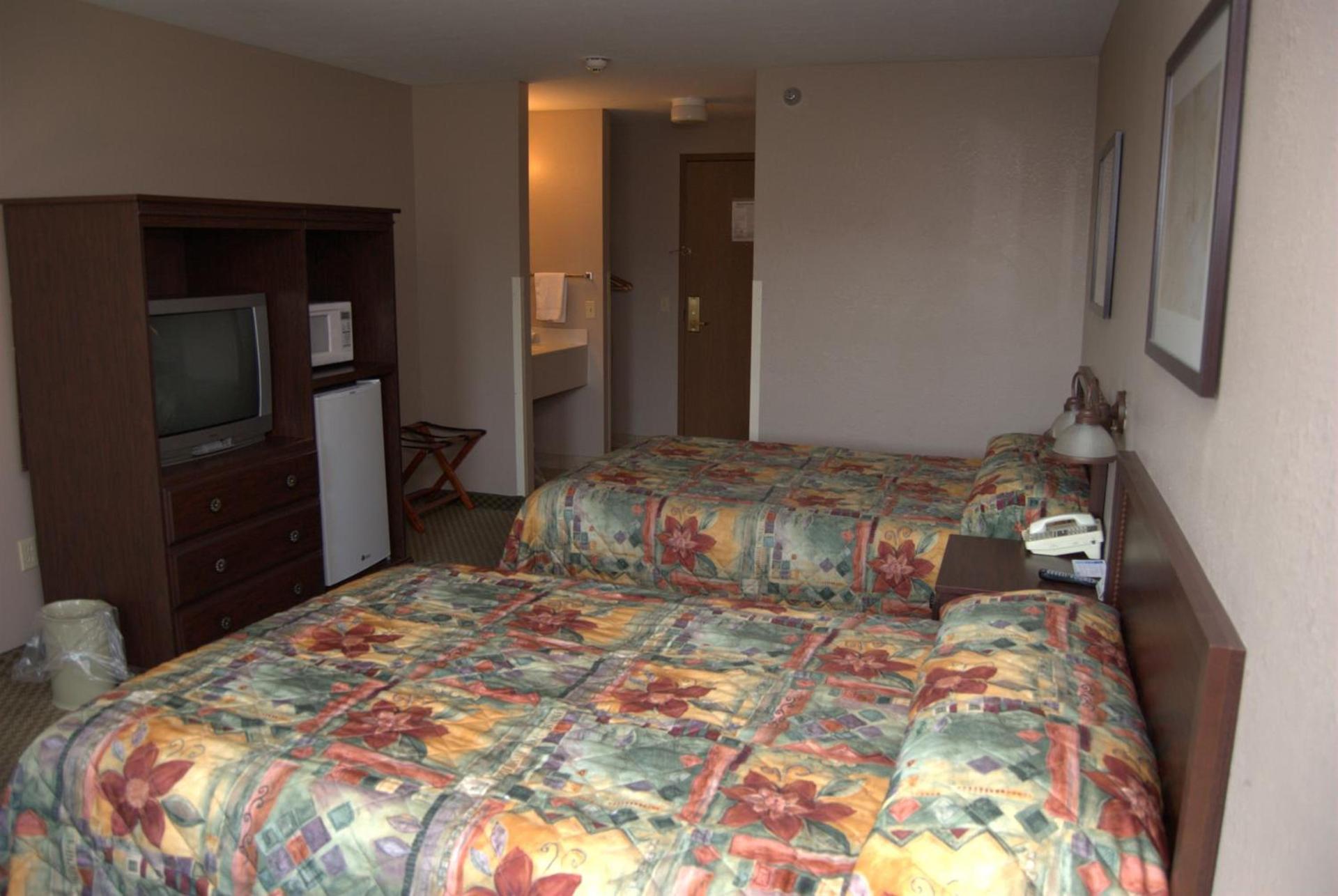 Commodore Resort photo 41