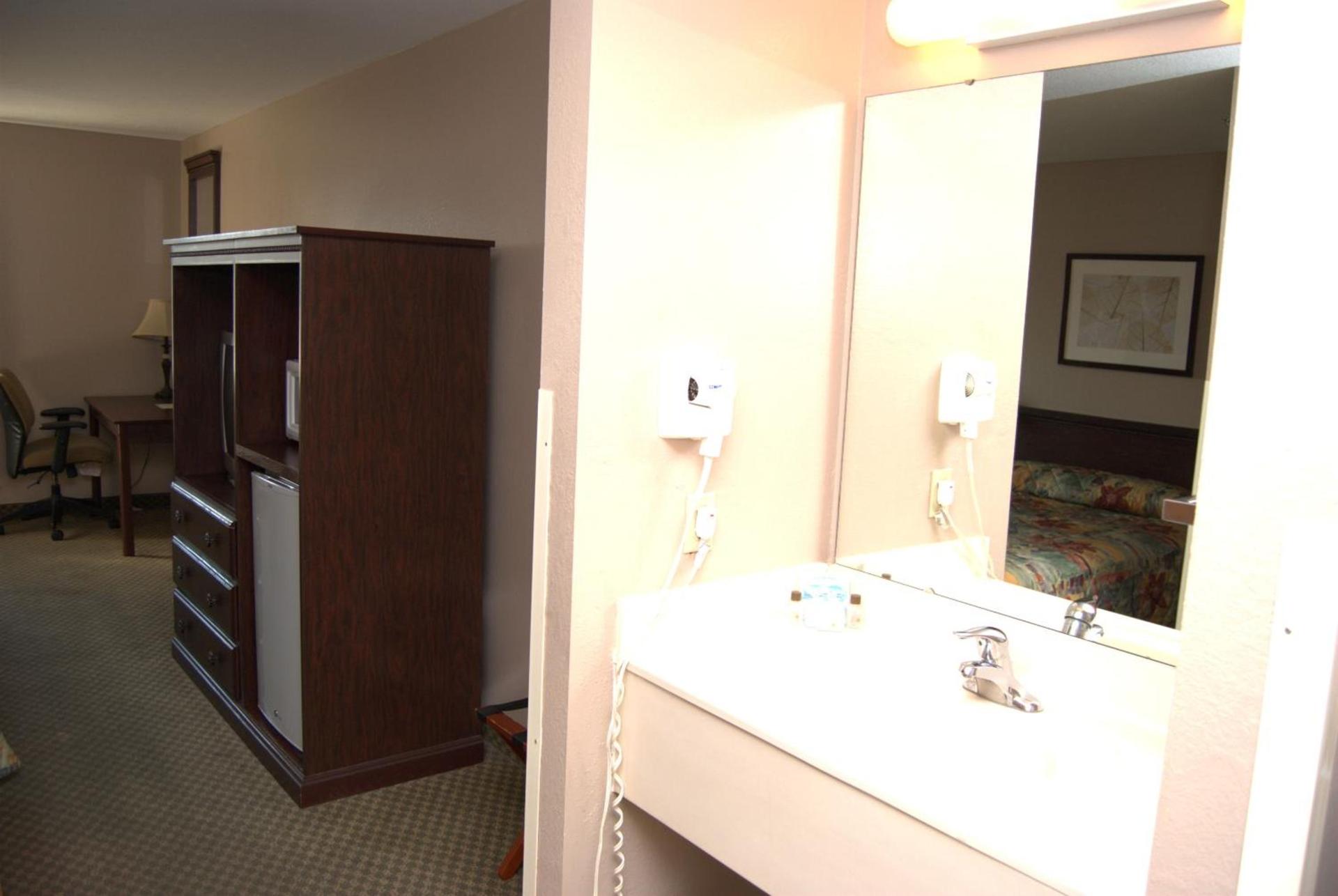 Commodore Resort photo 46