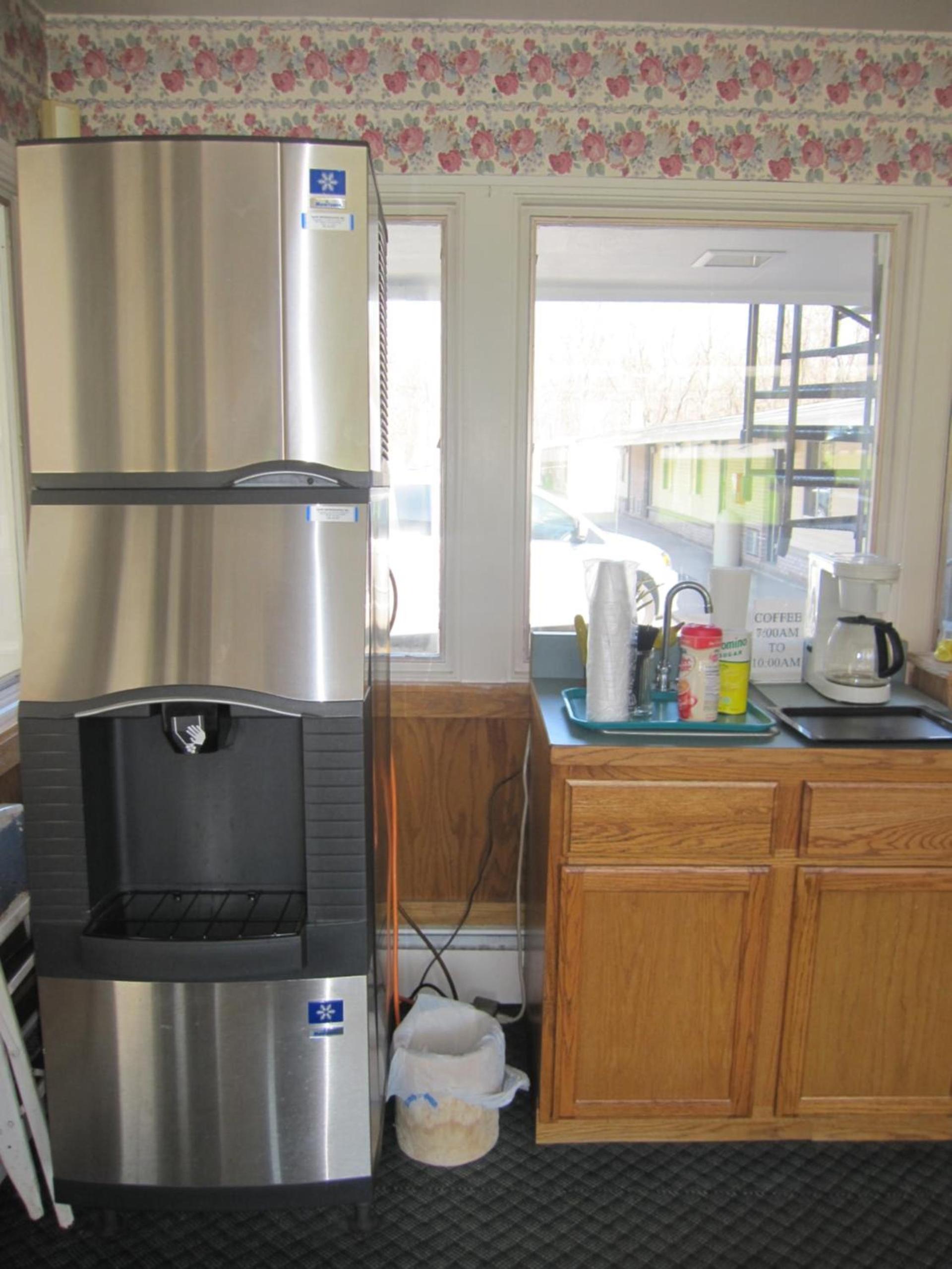 Budget Inn Fairport photo 10