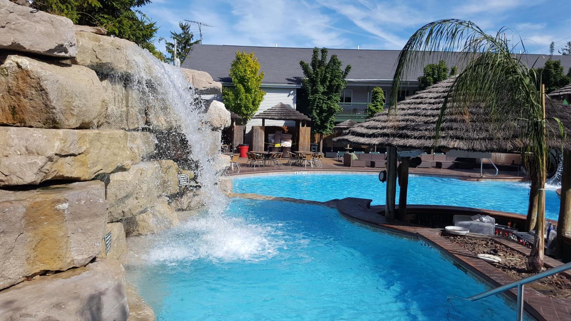 Commodore Resort photo 5