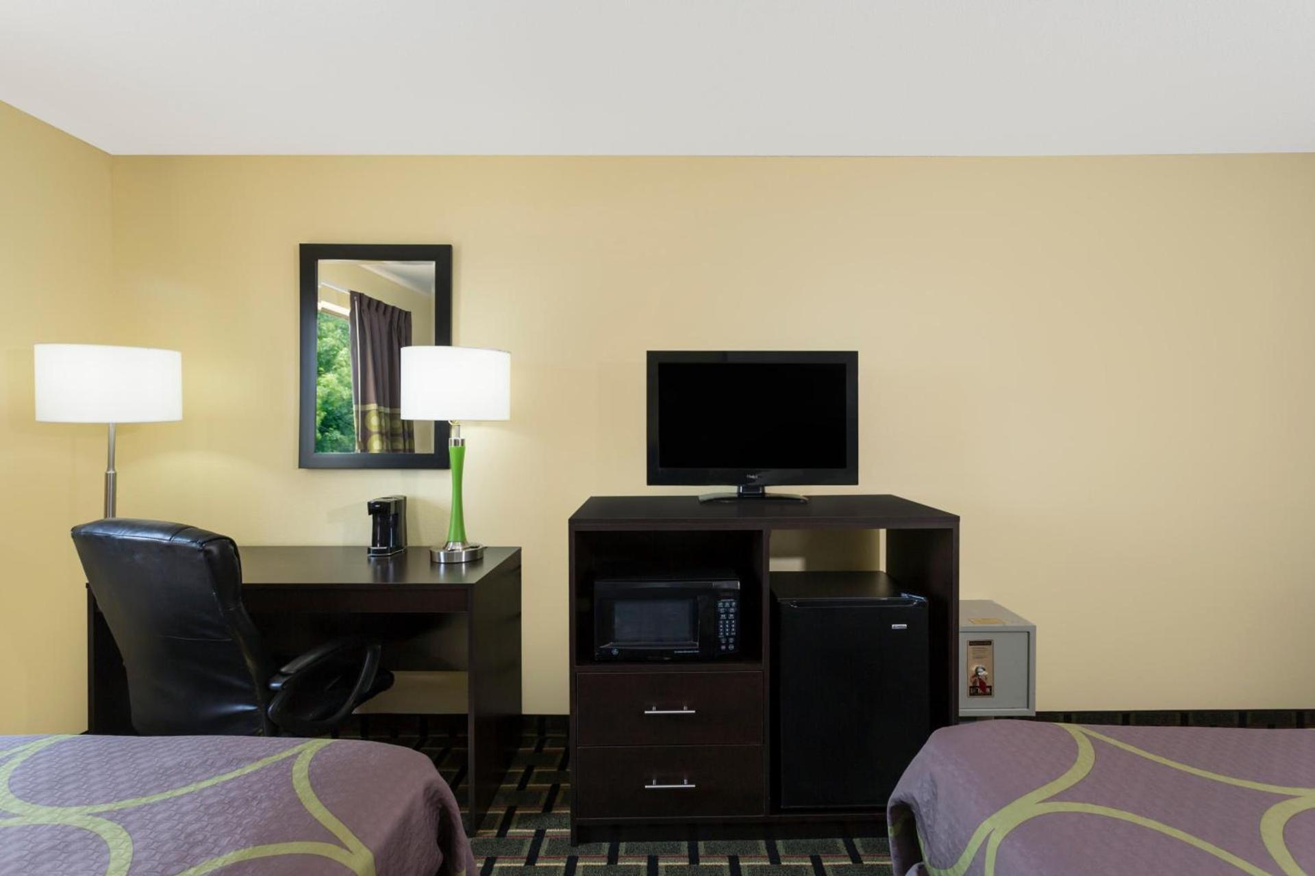 Super 8 by Wyndham Marietta photo 5