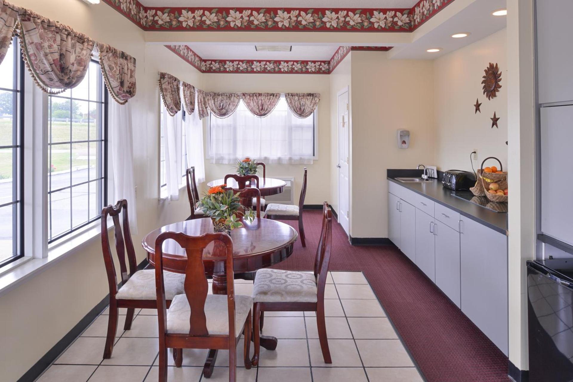 Americas Best Value Inn Wildersville photo 38