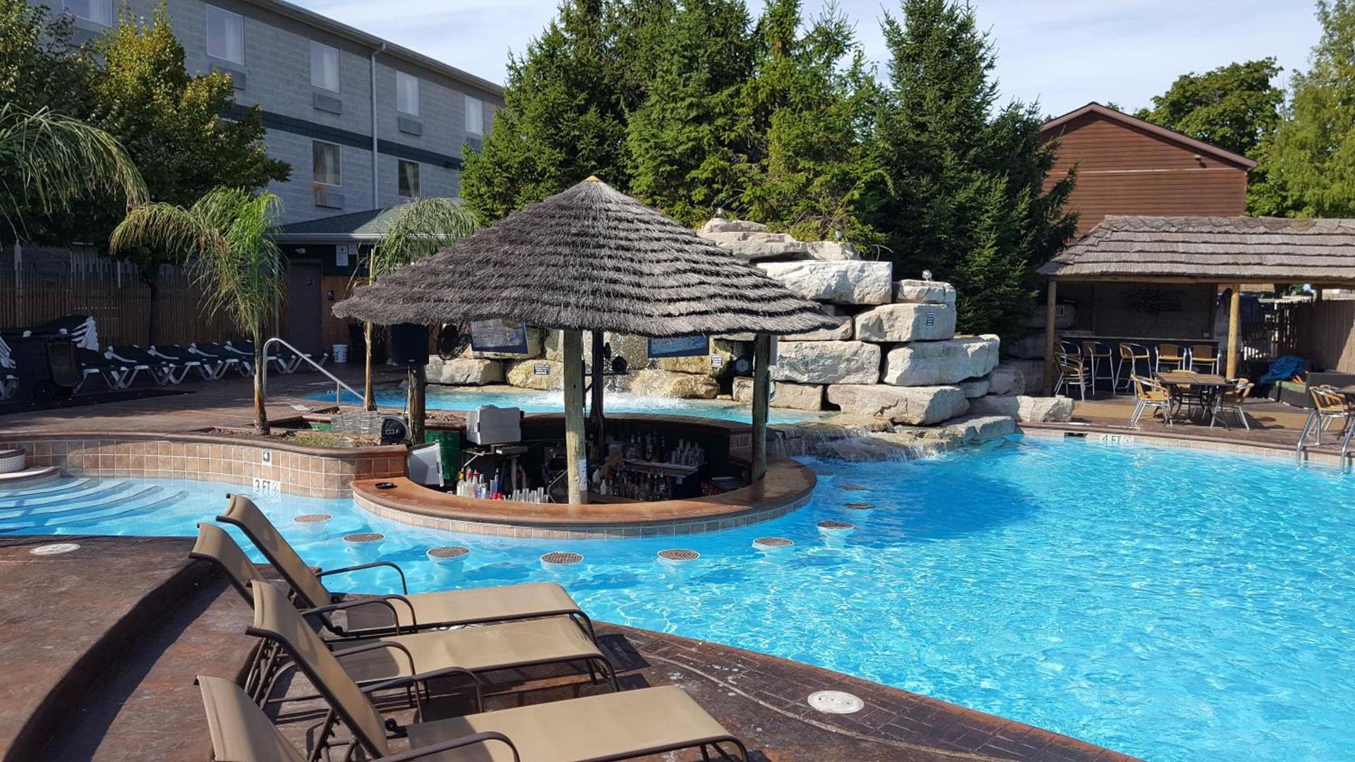 Commodore Resort photo 15