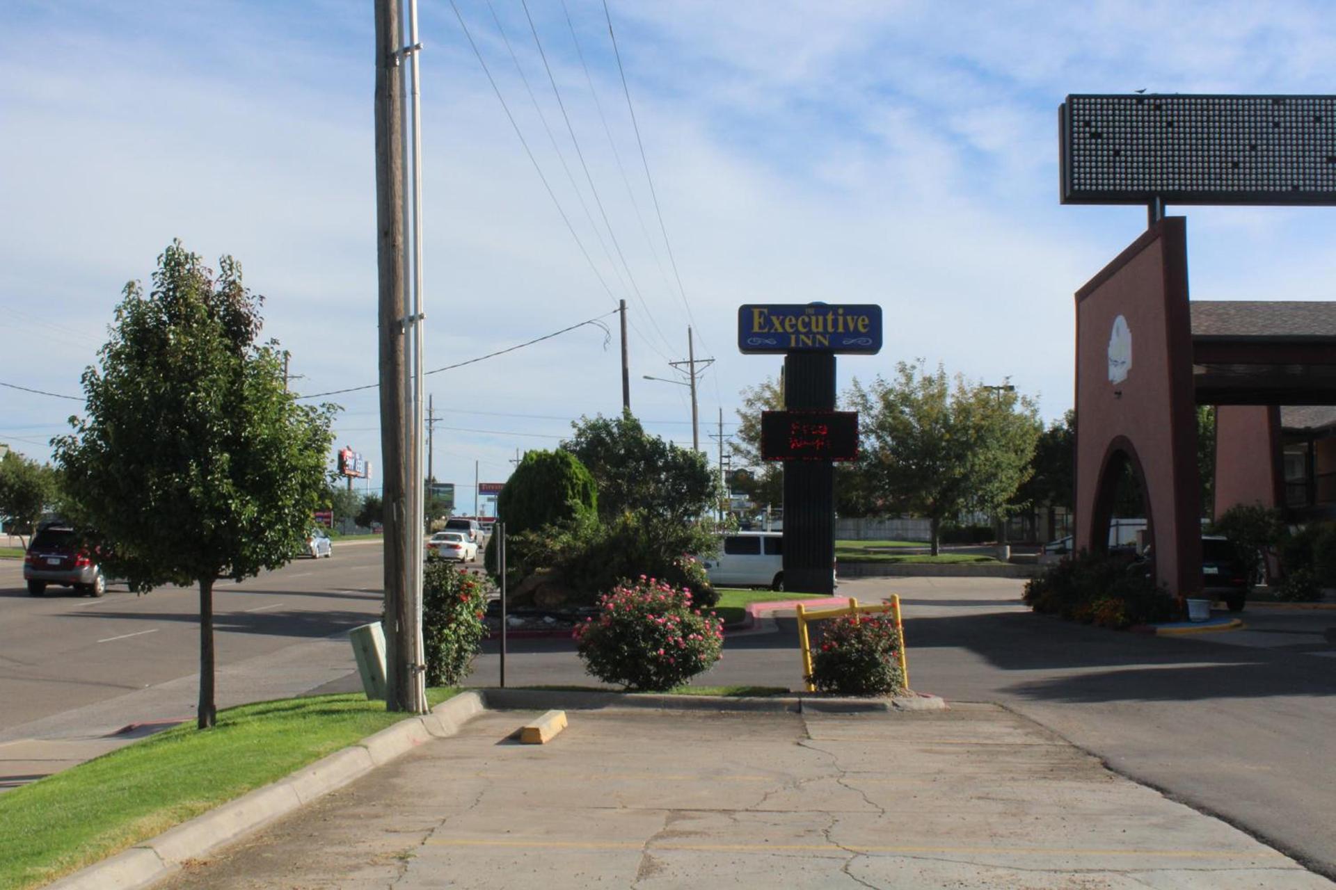 The Executive Inn & Suites photo 7