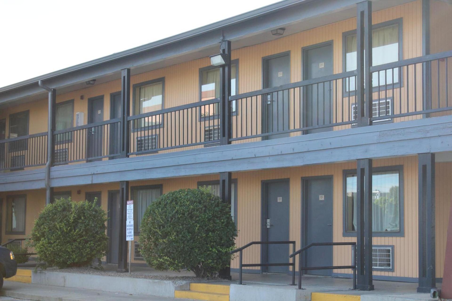 The Executive Inn & Suites photo 9