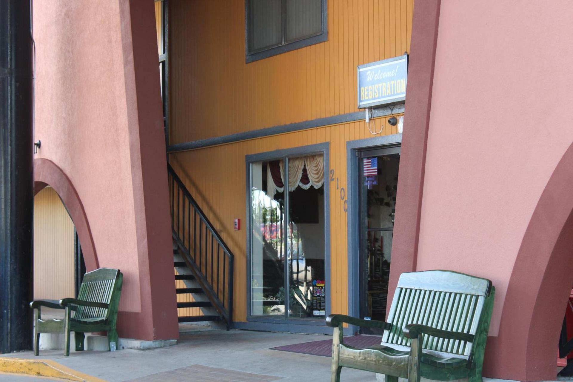The Executive Inn & Suites photo 11