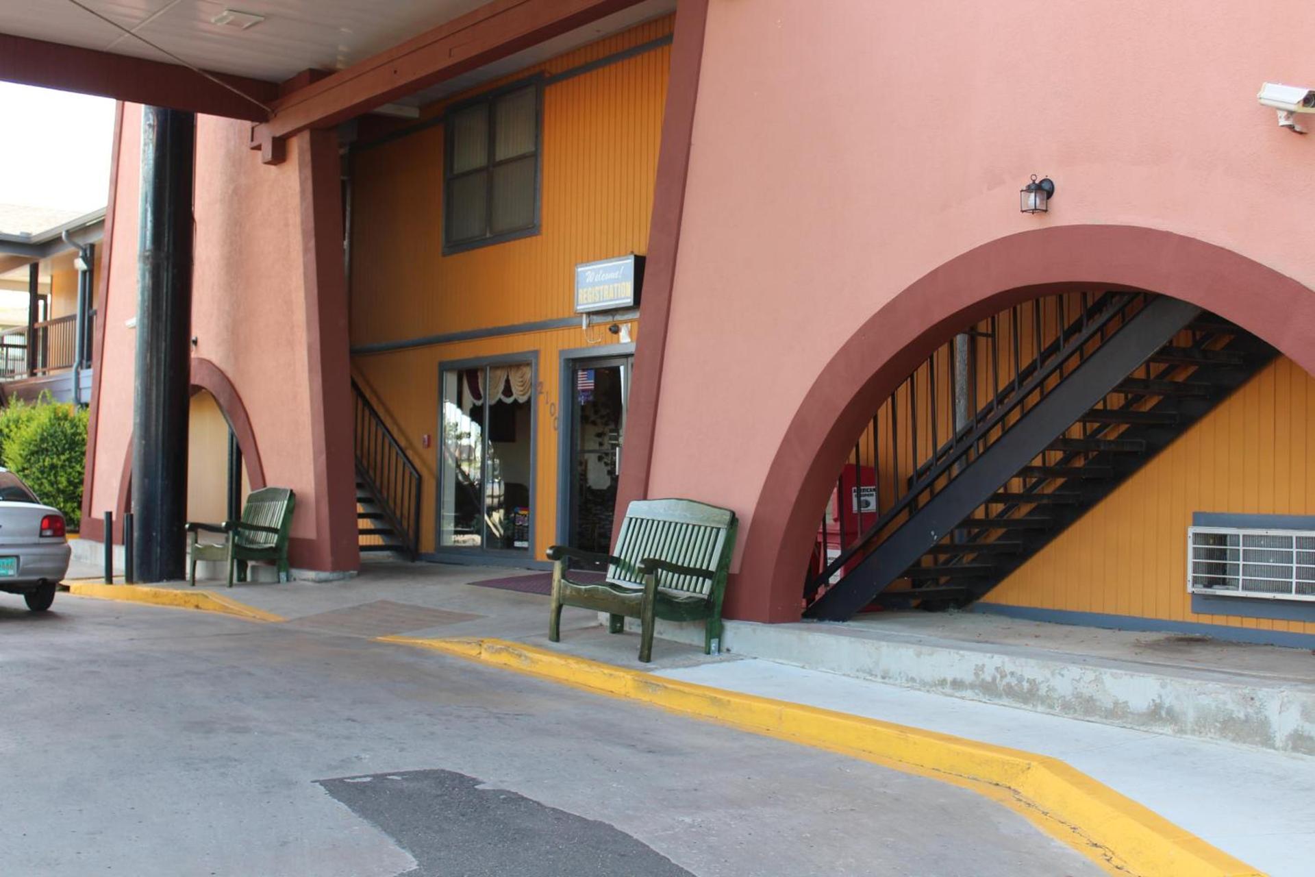 The Executive Inn & Suites photo 4