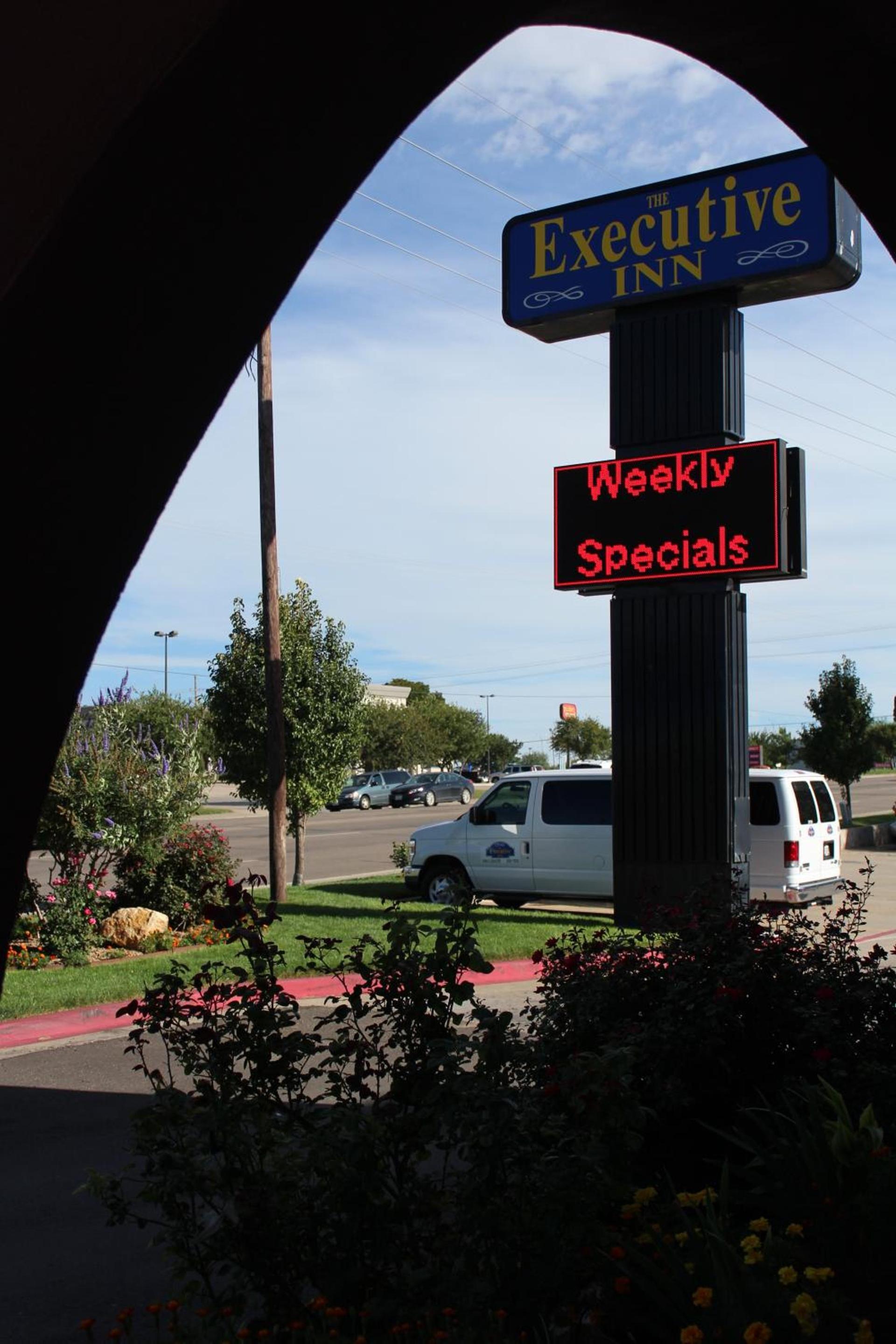 The Executive Inn & Suites photo 12