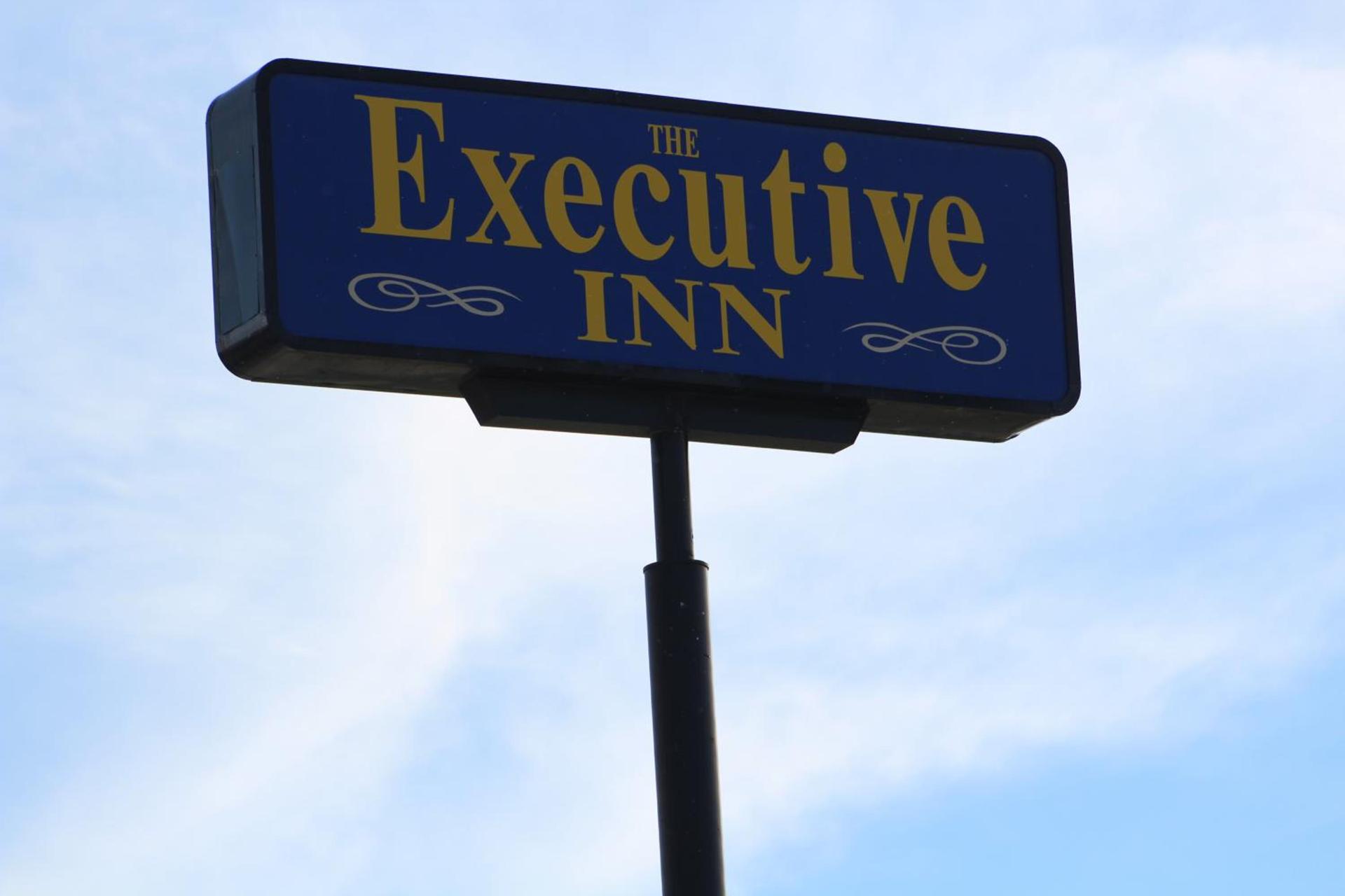The Executive Inn & Suites photo 70