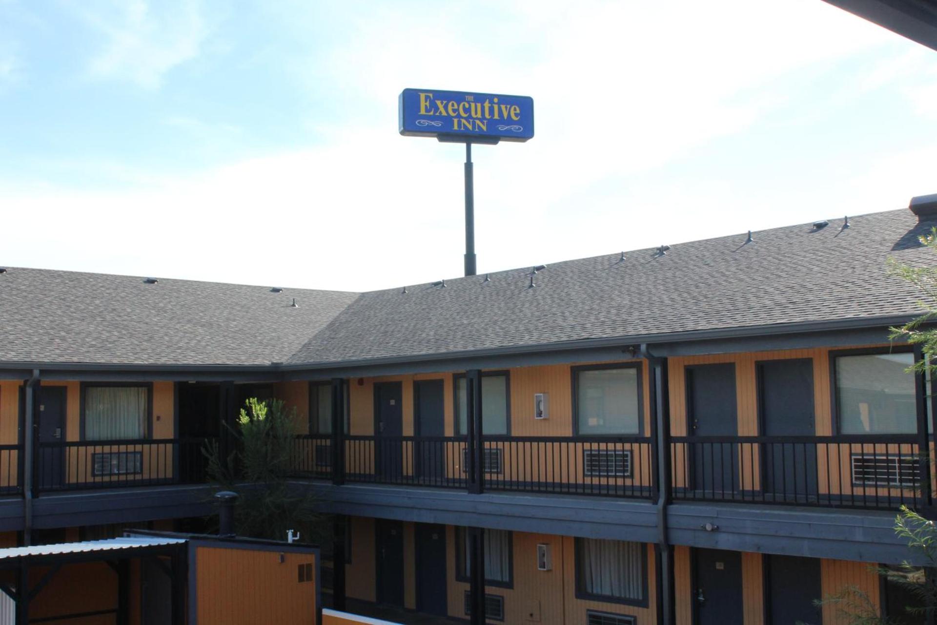 The Executive Inn & Suites photo 19
