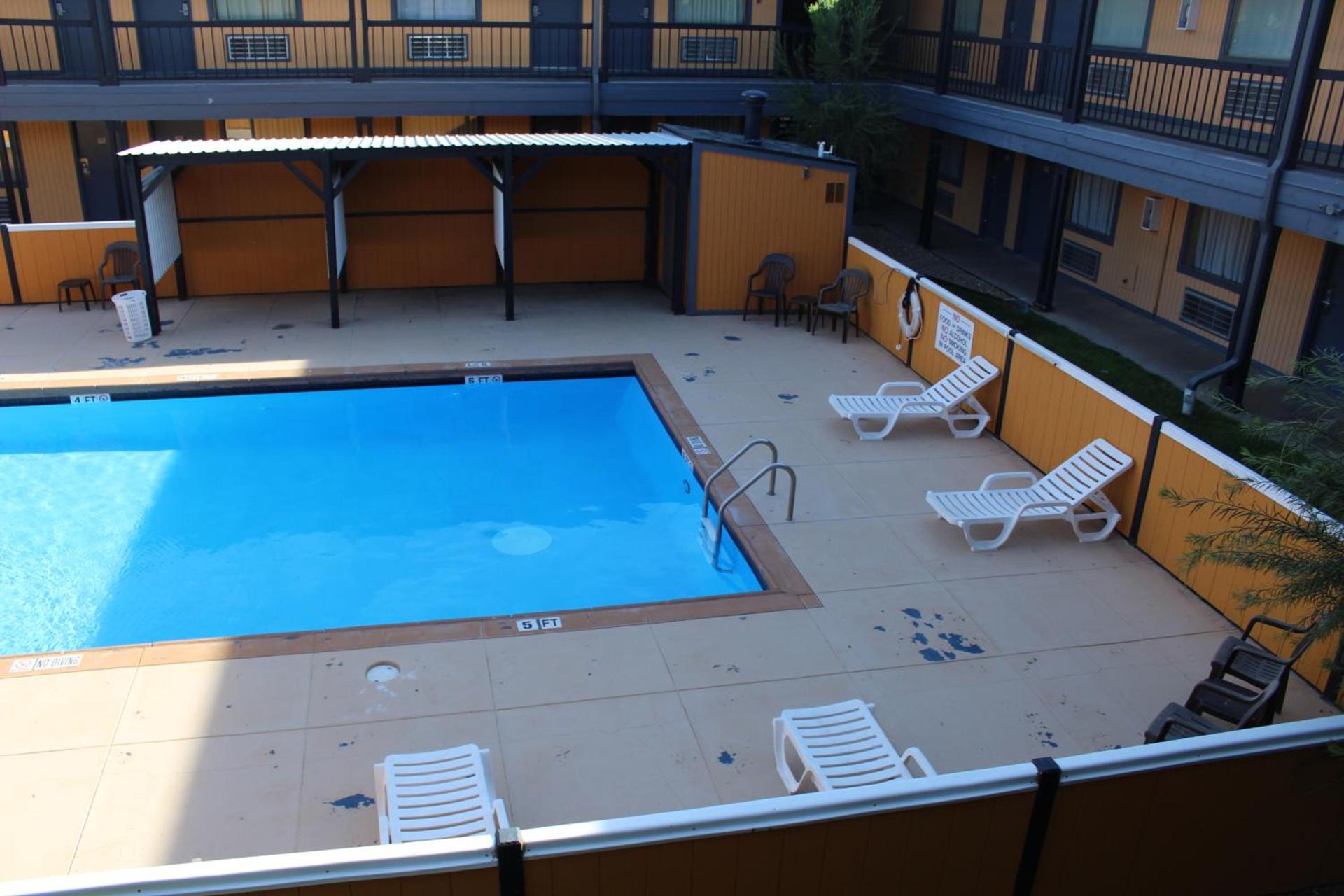 The Executive Inn & Suites photo 20