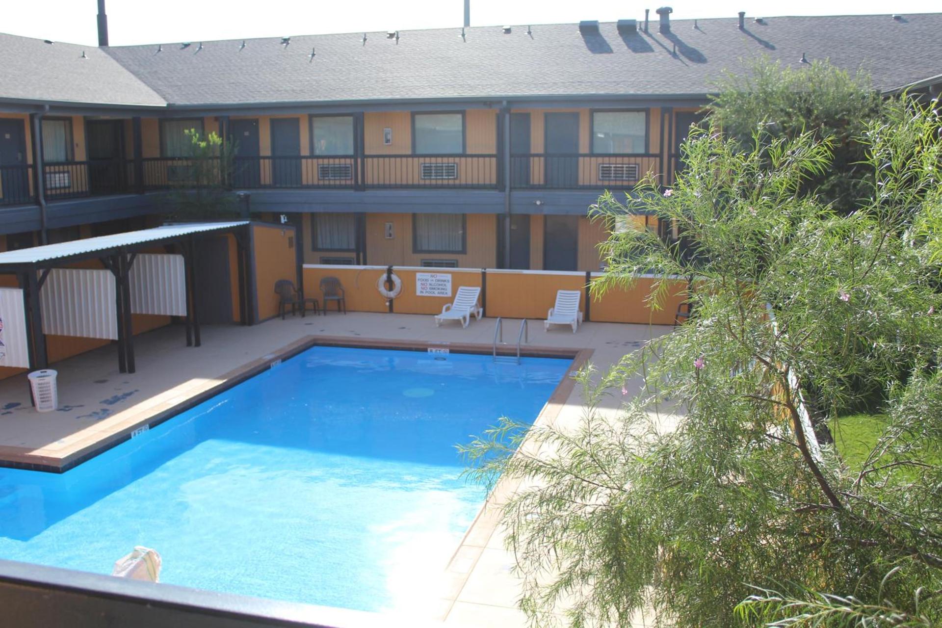 The Executive Inn & Suites photo 21