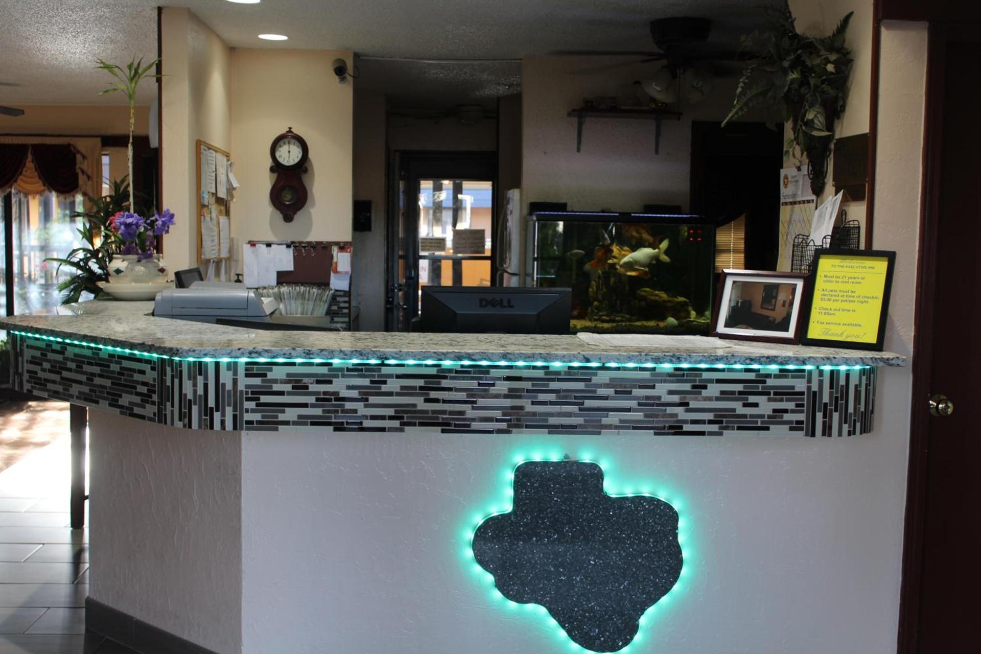 The Executive Inn & Suites photo 32