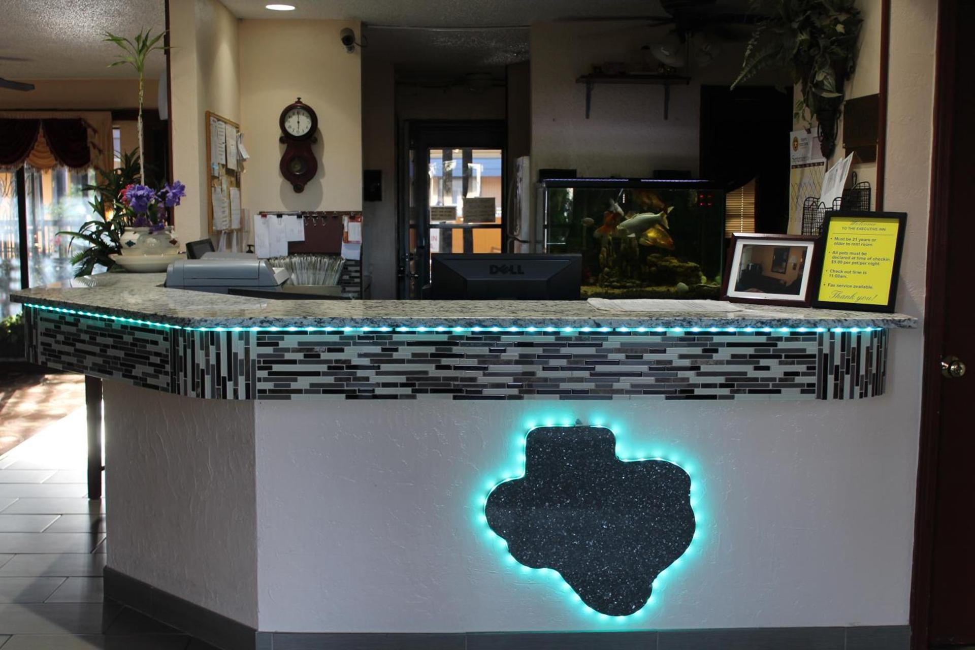 The Executive Inn & Suites photo 2