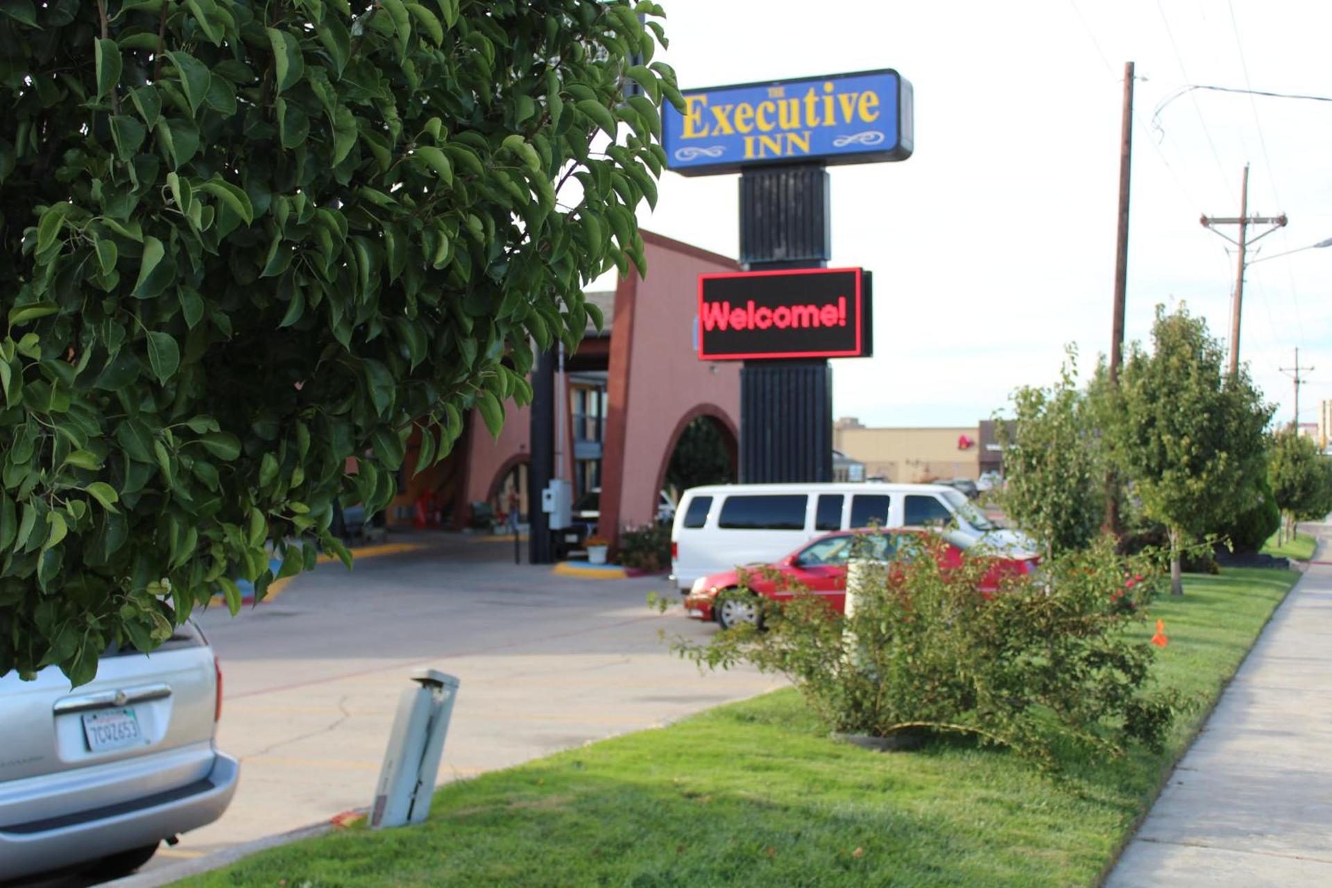 The Executive Inn & Suites photo 36