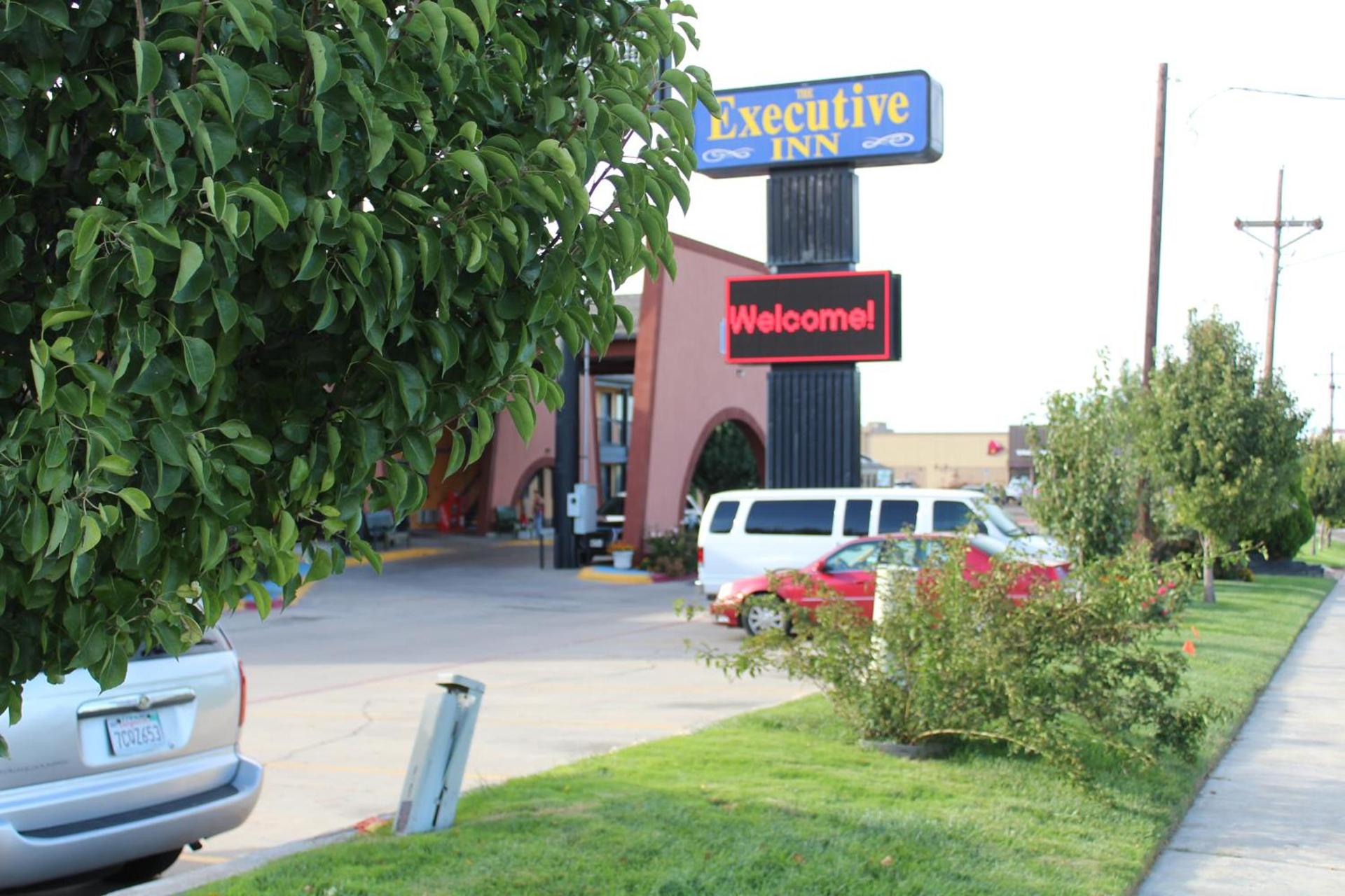 The Executive Inn & Suites photo 37