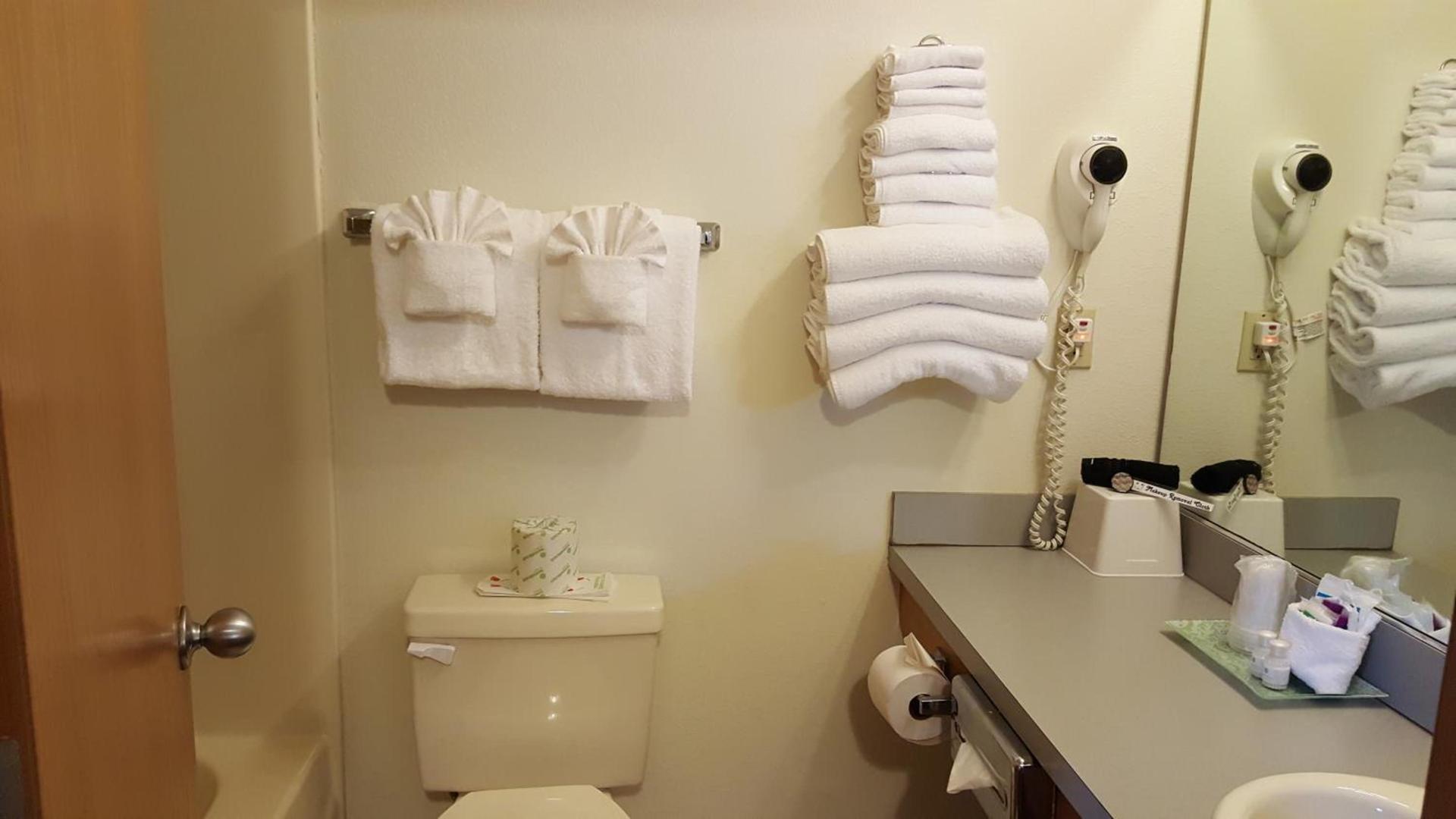 Hillcrest Inn photo 48
