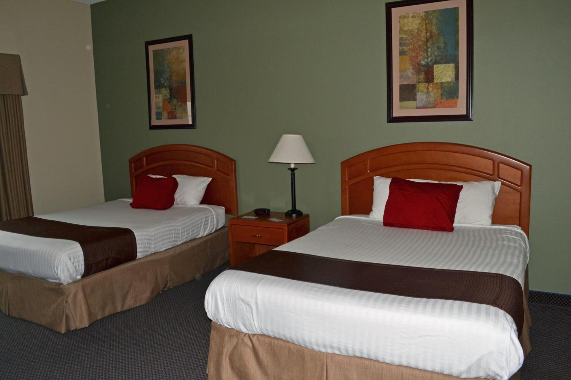 Paola Inn and Suites photo 24