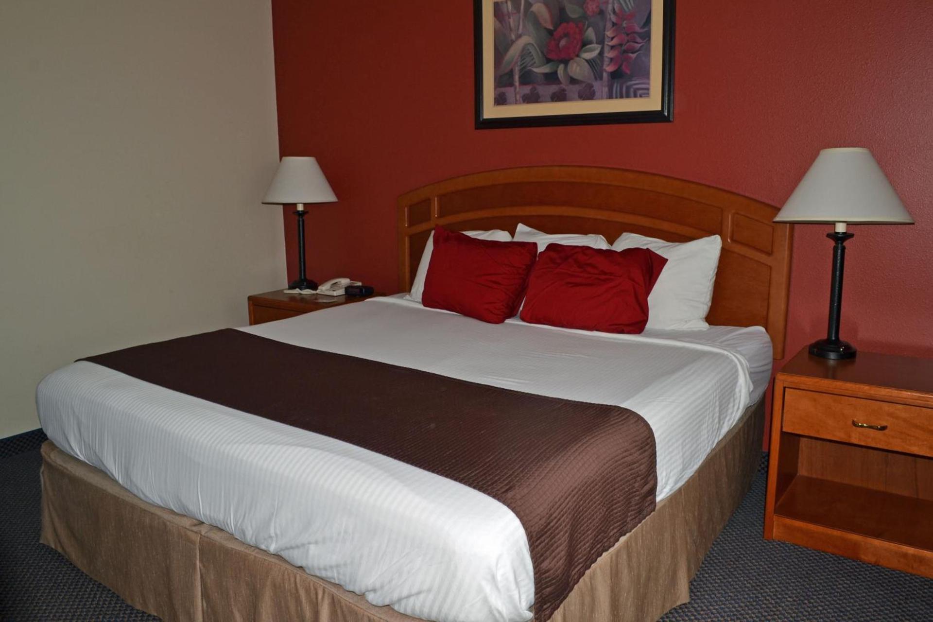 Paola Inn and Suites photo 26