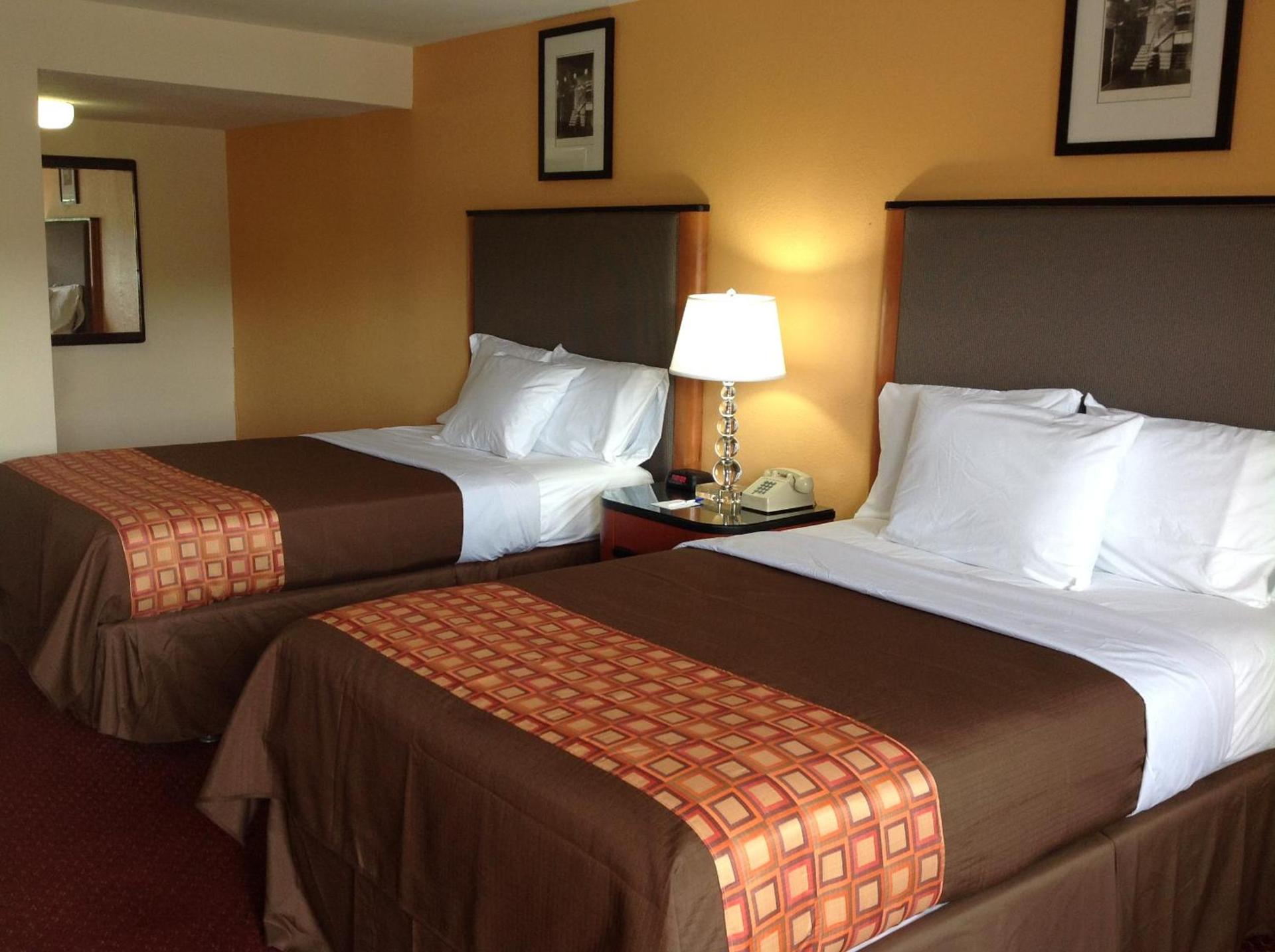 Media Inn & Suites photo 17
