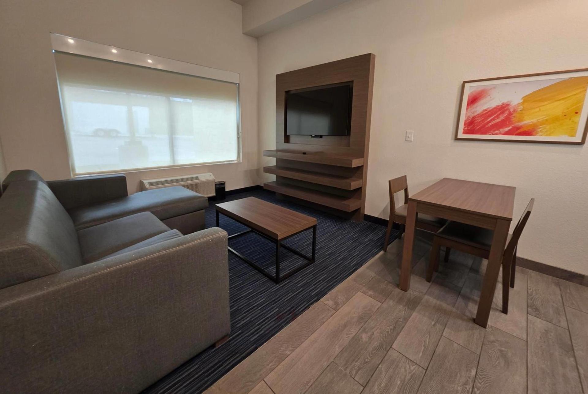 Hawthorn Extended Stay Austin North - Round Rock photo 27
