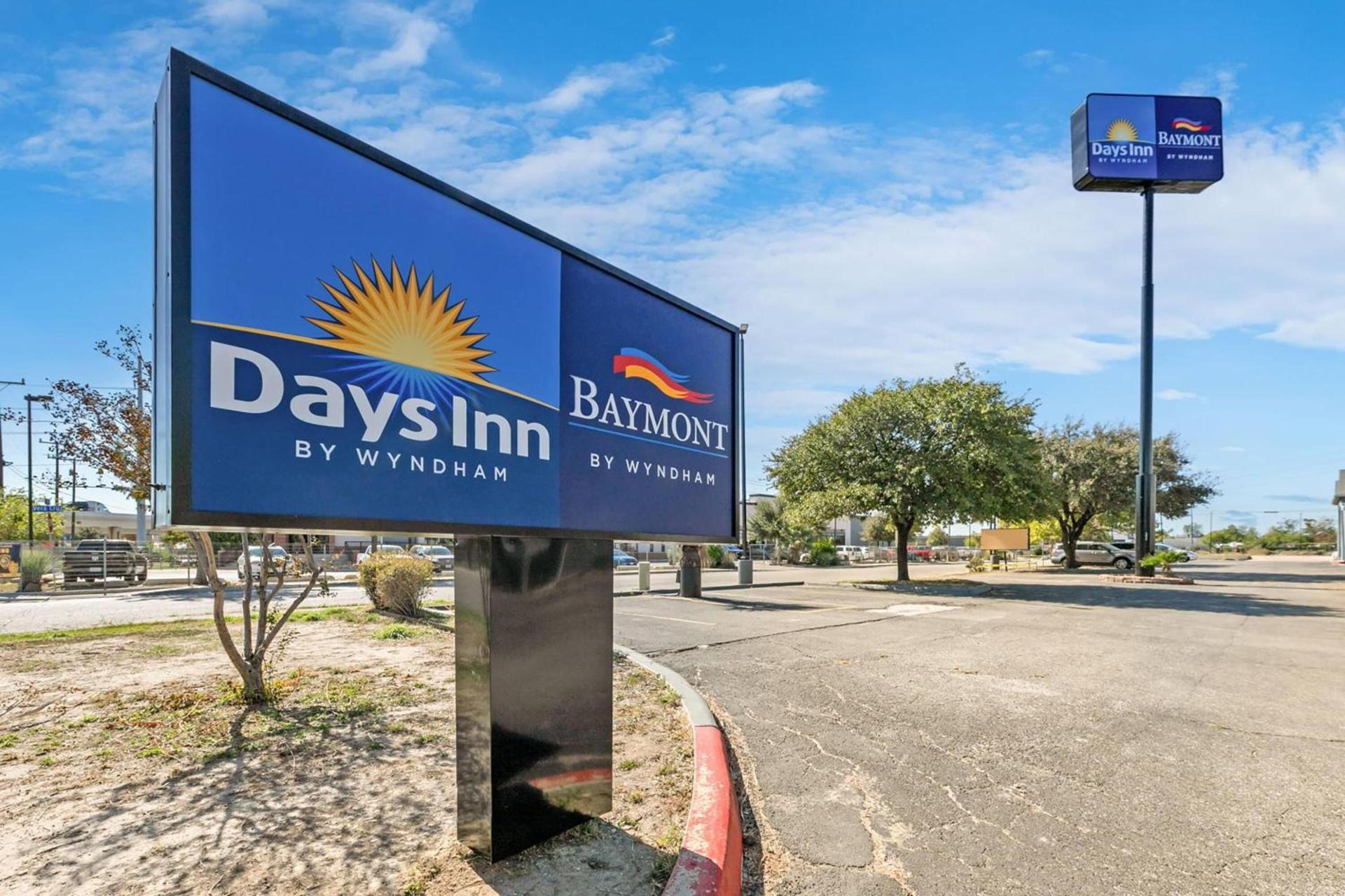 Baymont by Wyndham San Antonio Downtown photo 25
