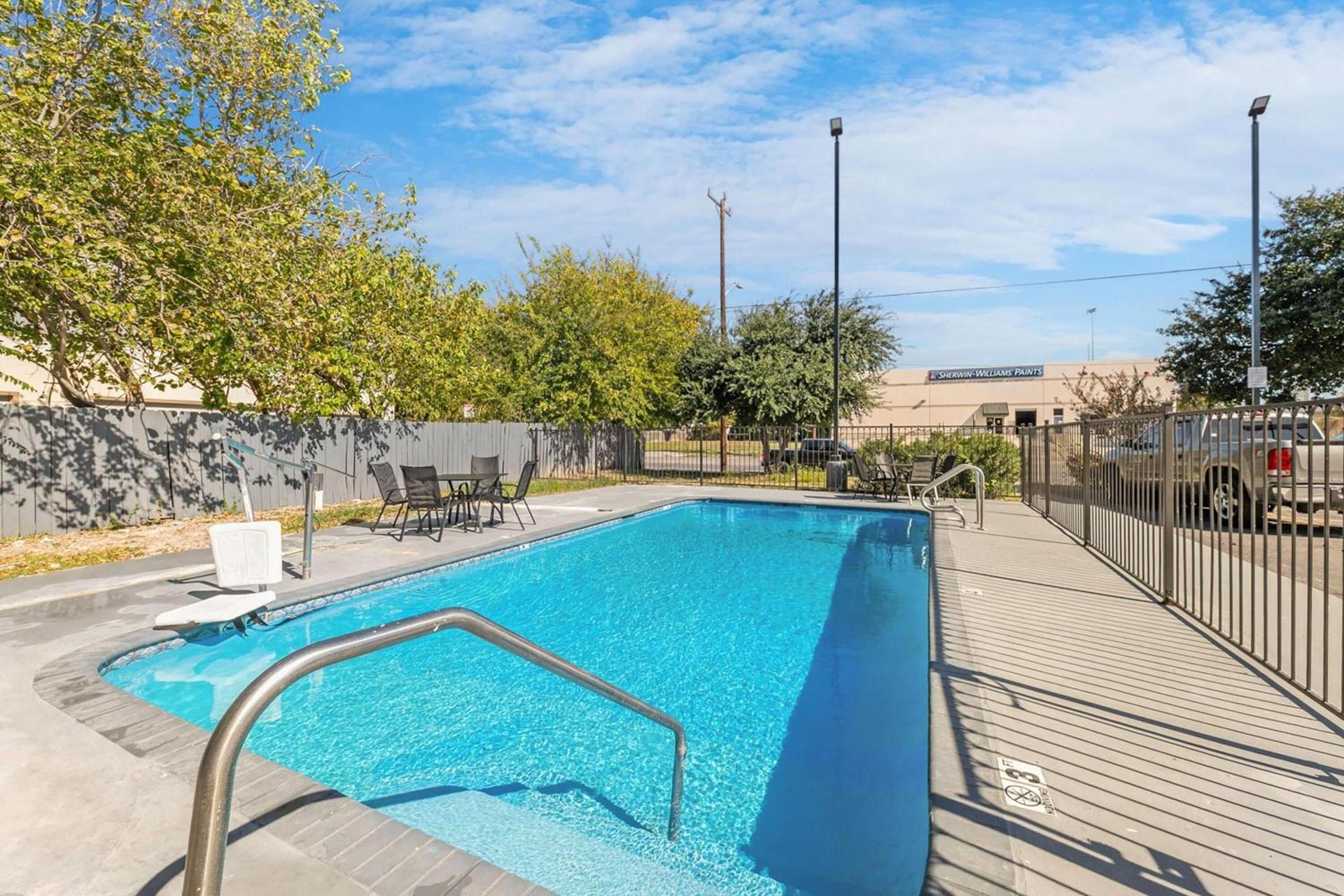 Baymont by Wyndham San Antonio Downtown photo 23