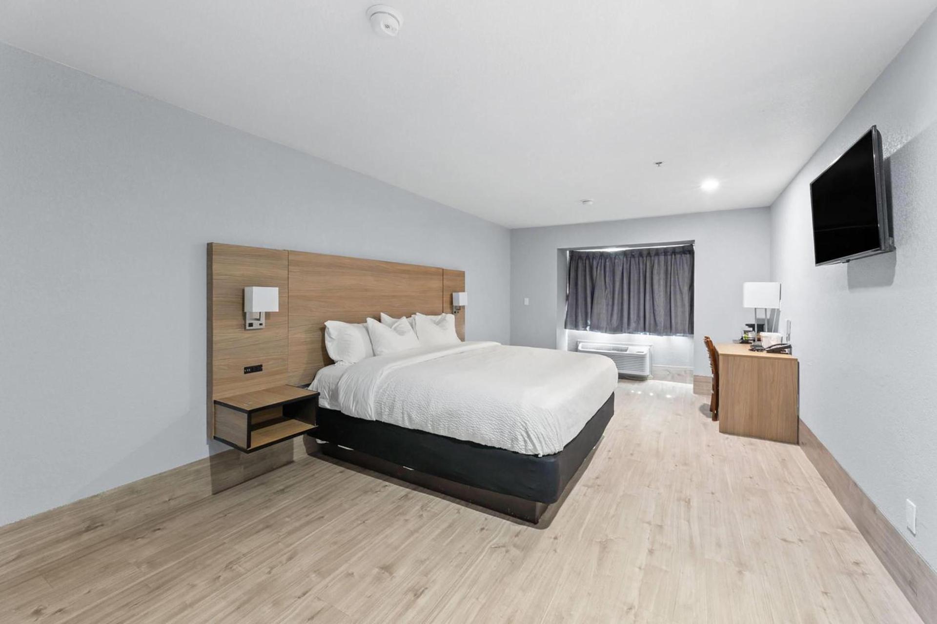 Baymont by Wyndham San Antonio Downtown photo 19