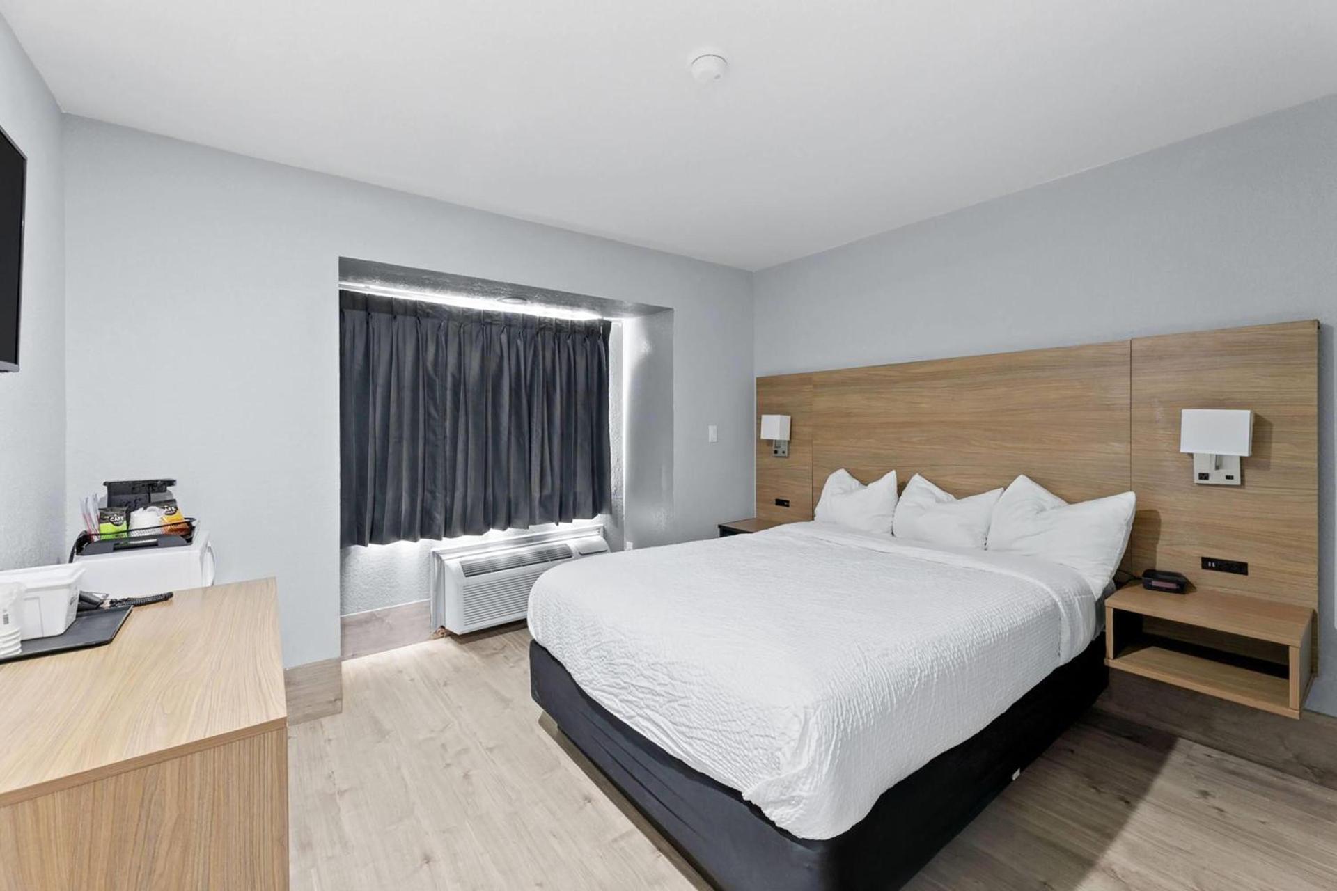 Baymont by Wyndham San Antonio Downtown photo 14