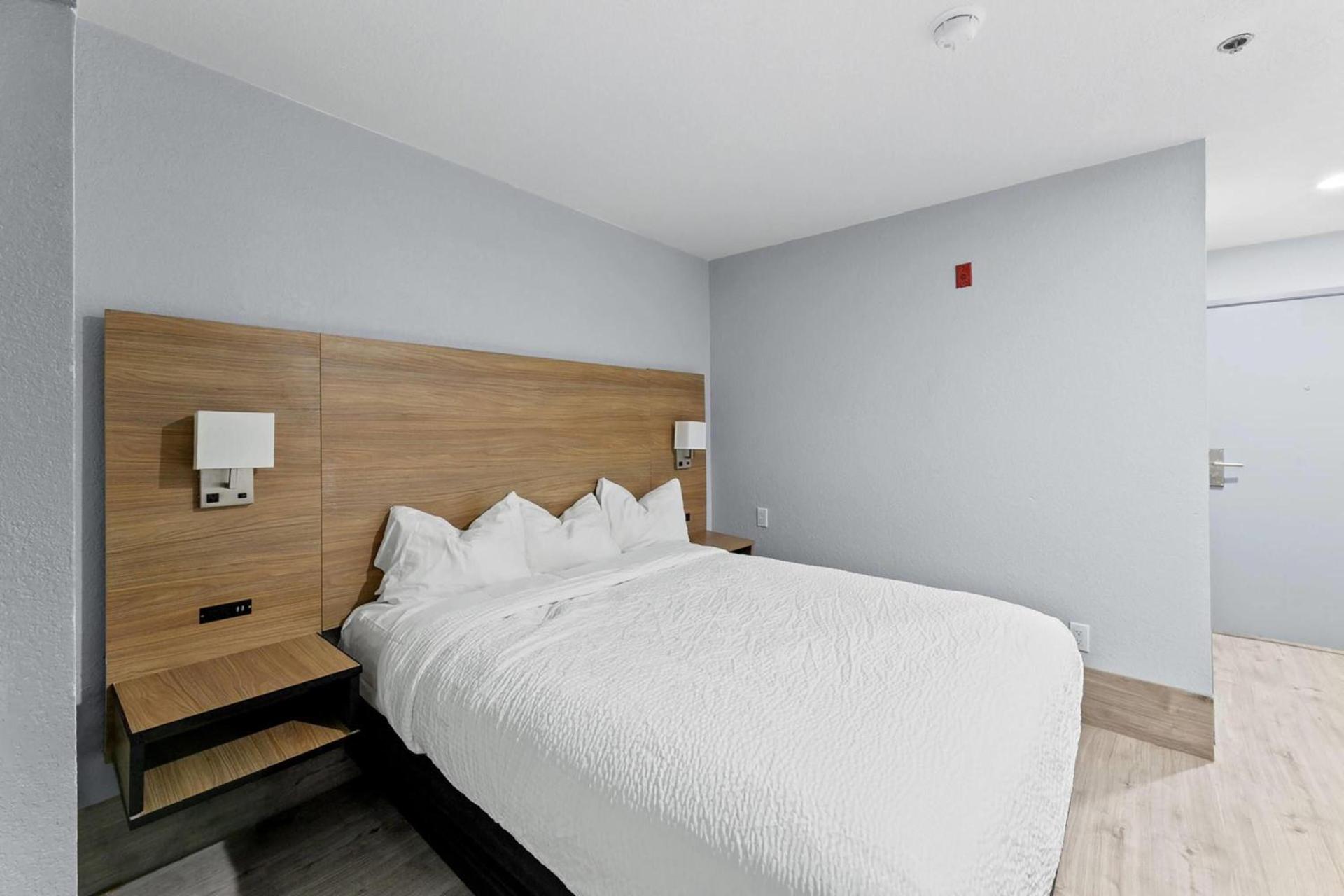 Baymont by Wyndham San Antonio Downtown photo 13