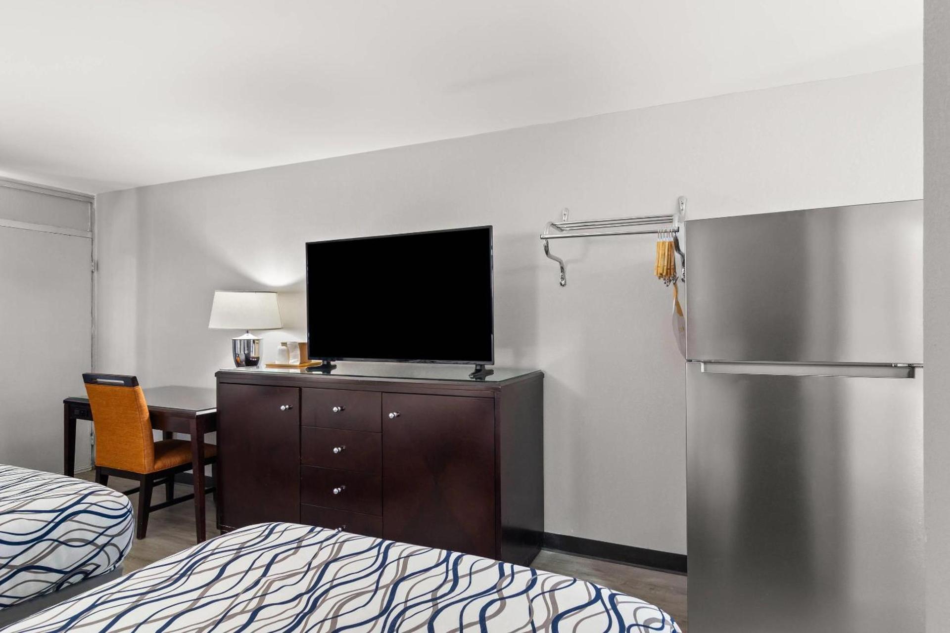 Suburban Studios Orange Park - Jacksonville near Naval Air Station photo 30