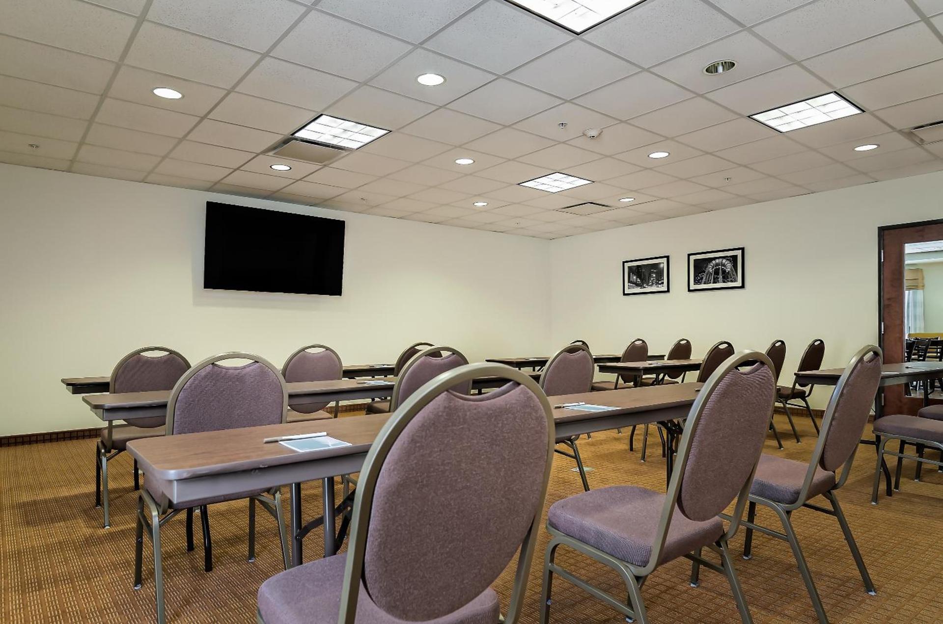 Sleep Inn & Suites Fort Scott photo 43