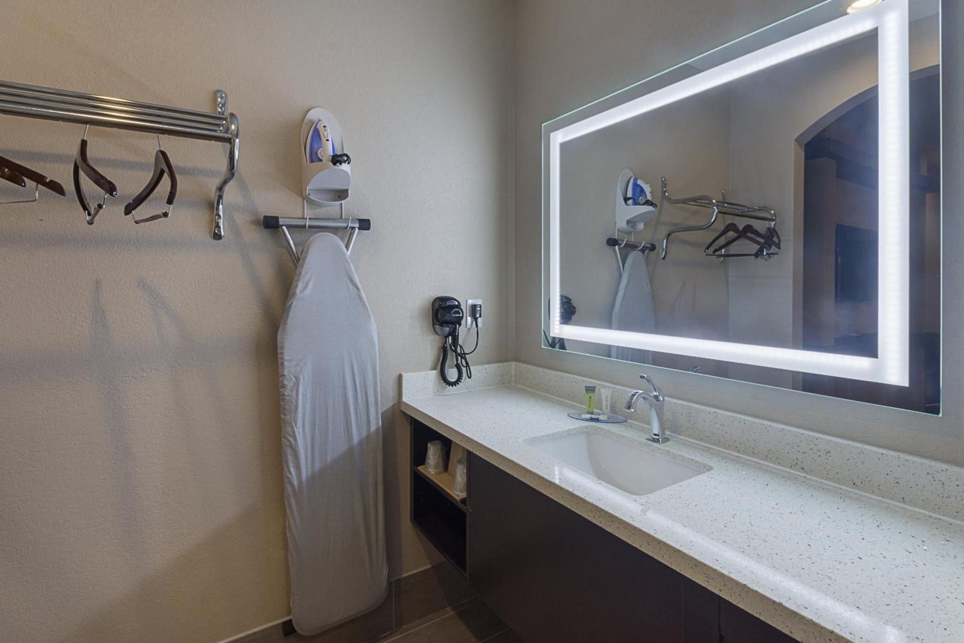 Econo Lodge Inn & Suites Houston NW-Cy-Fair photo 26
