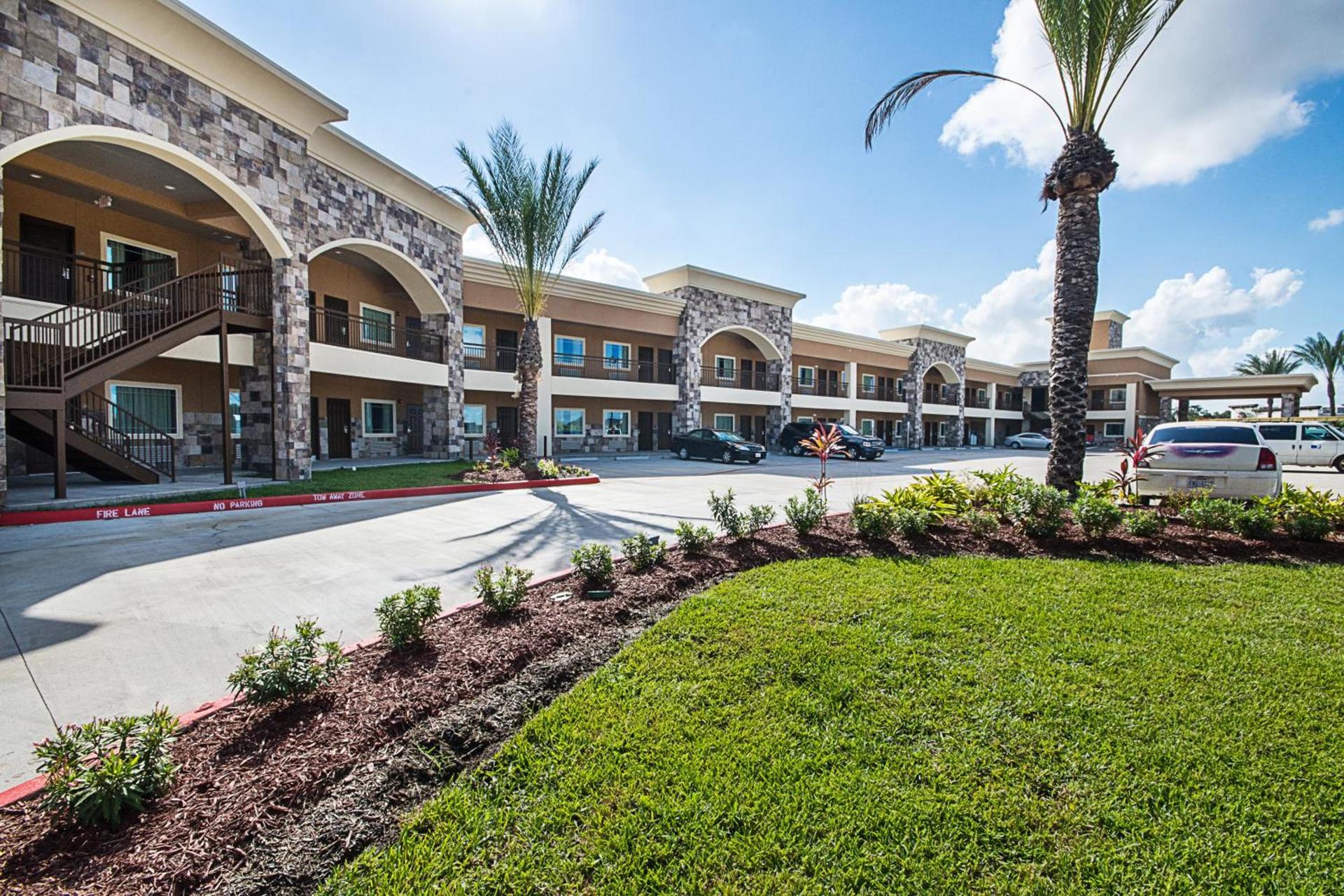 Econo Lodge Inn & Suites Houston NW-Cy-Fair photo 1