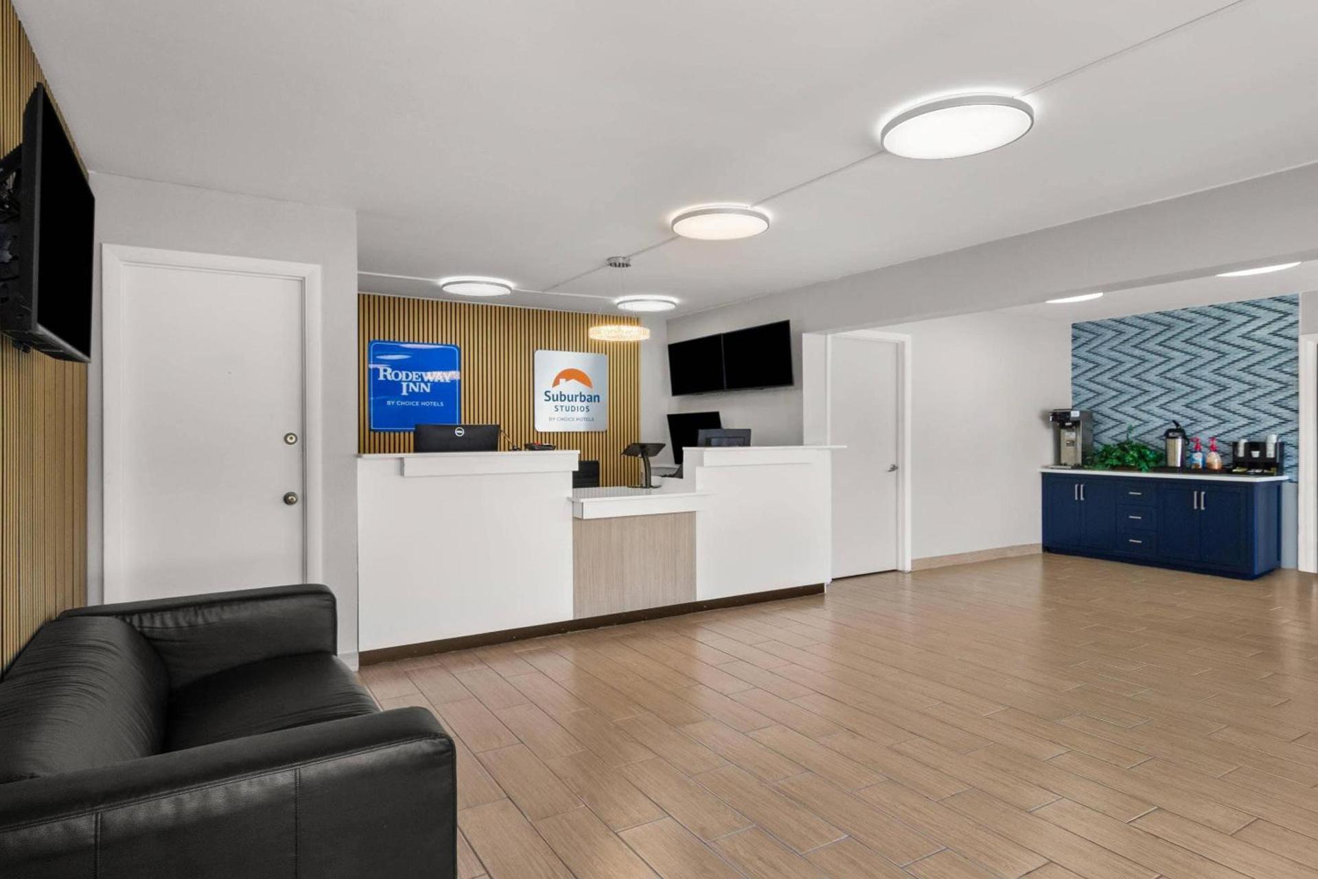 Suburban Studios Orange Park - Jacksonville near Naval Air Station photo 35