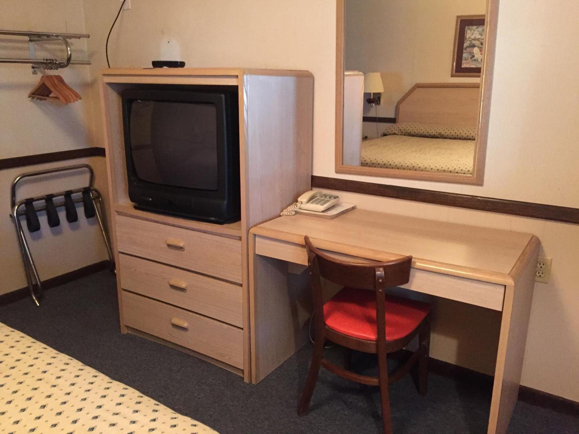 Twin Pine Motel photo 17