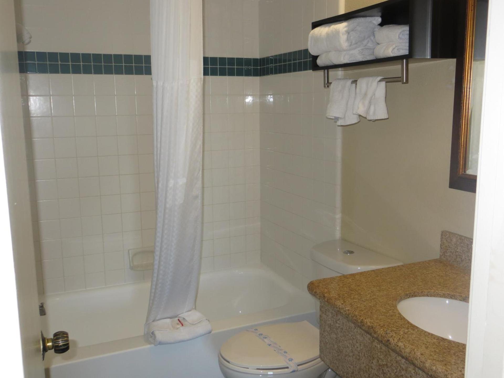 Howard Johnson by Wyndham Santa Cruz photo 74