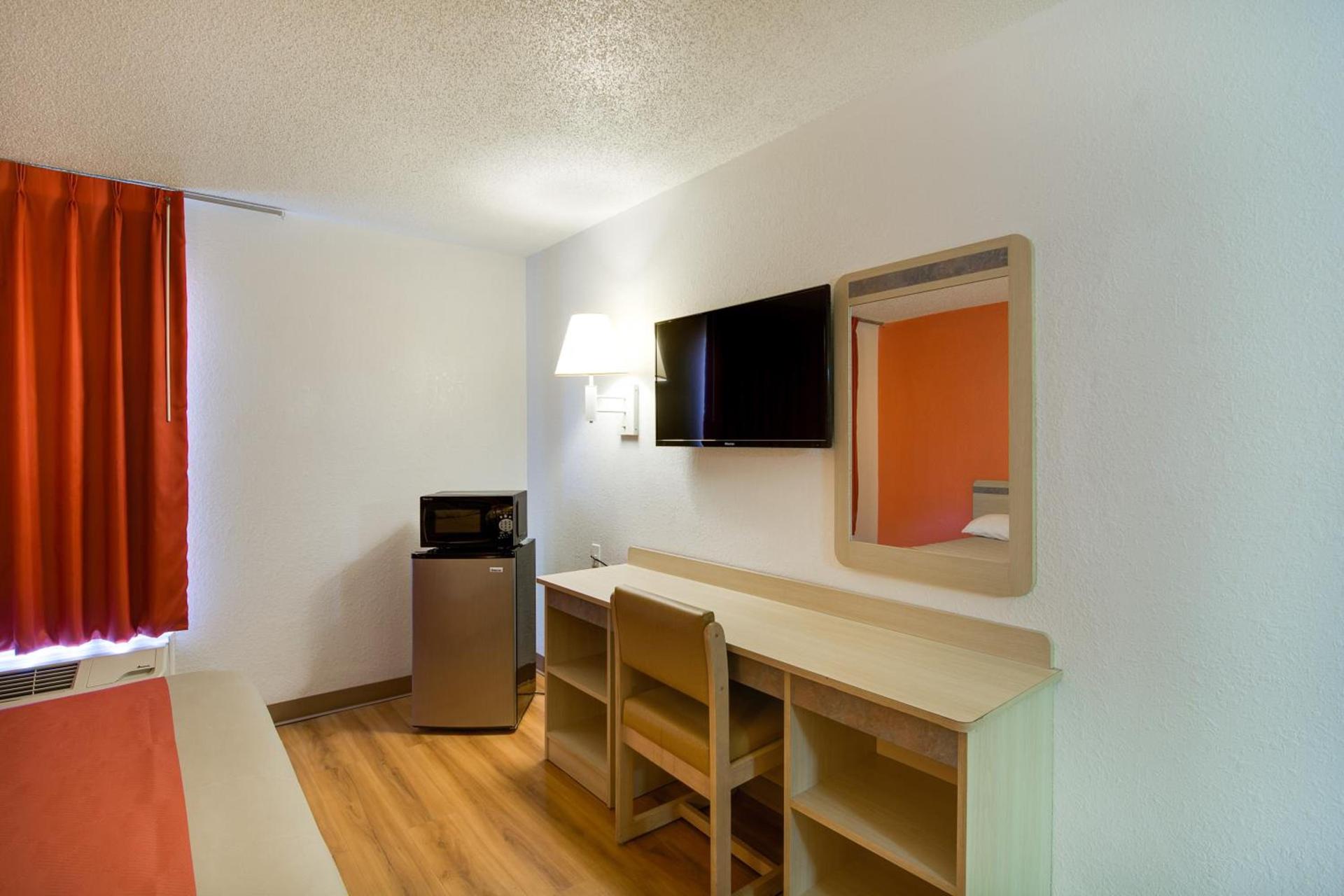 Motel 6-Waukegan, IL photo 17