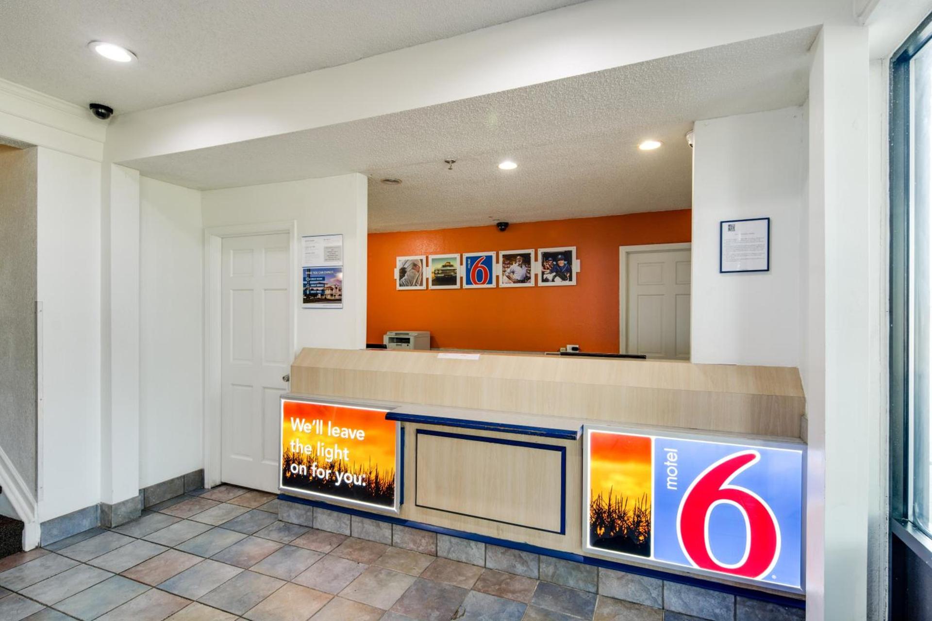 Motel 6-Waukegan, IL photo 10