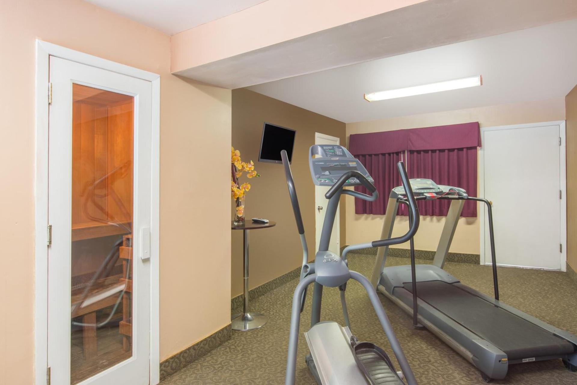 Days Inn by Wyndham Redwood City photo 26